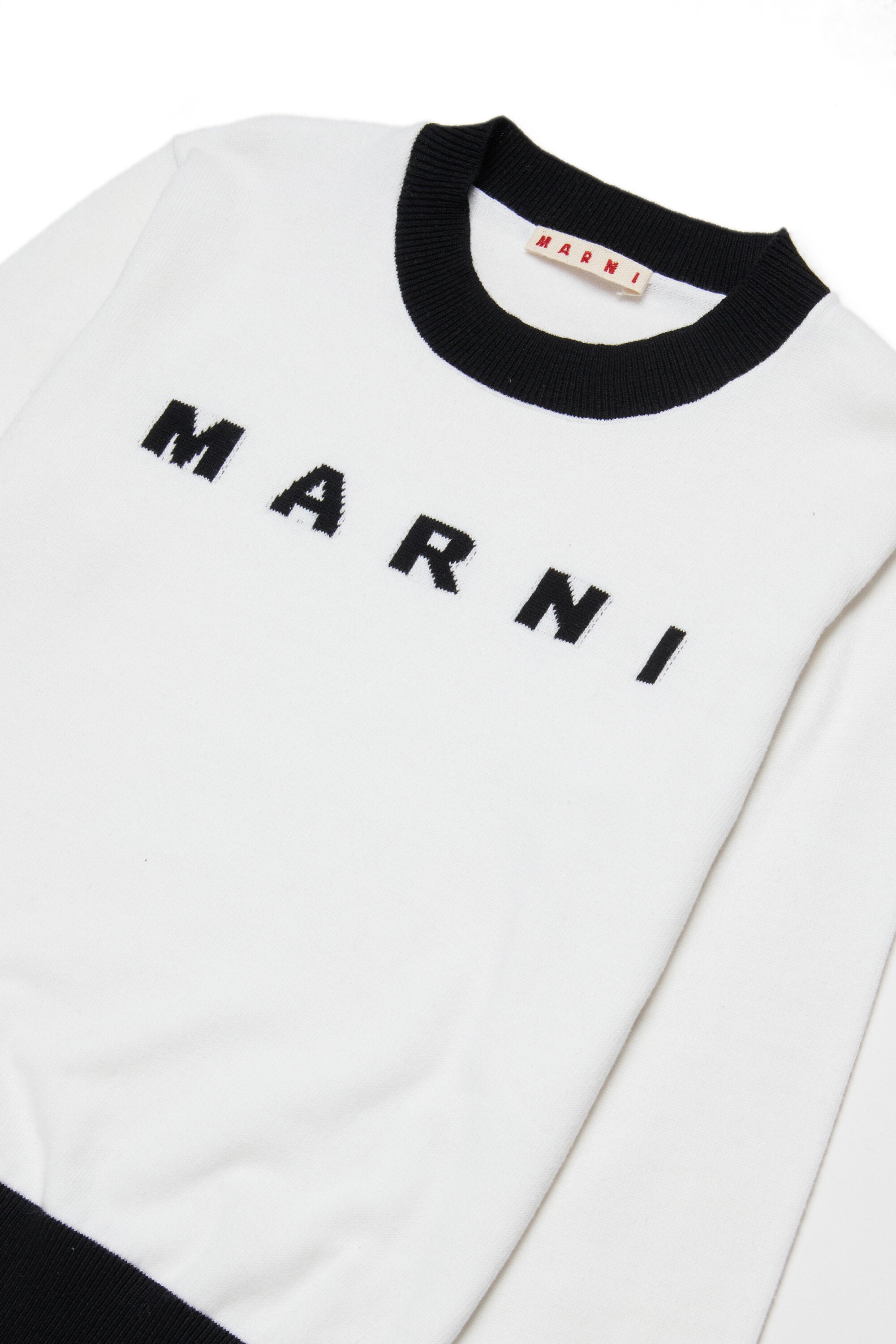 ロゴ入りクルーネックプルオーバー