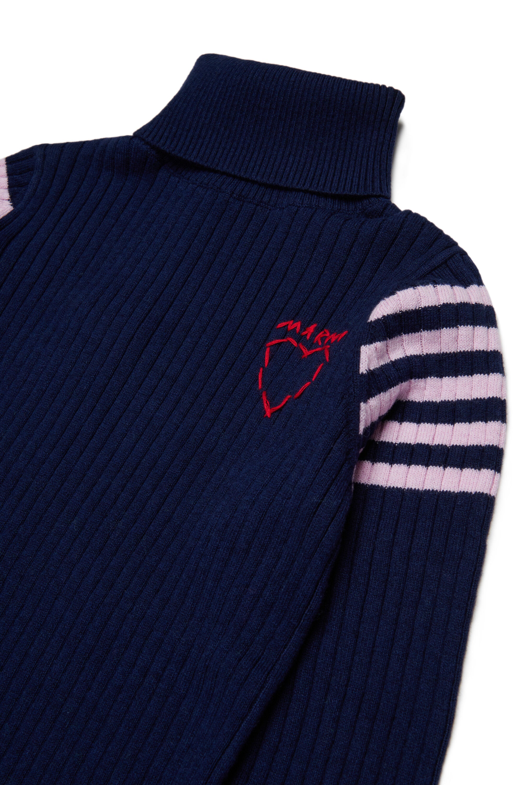 Ribbed turtleneck with heart pattern