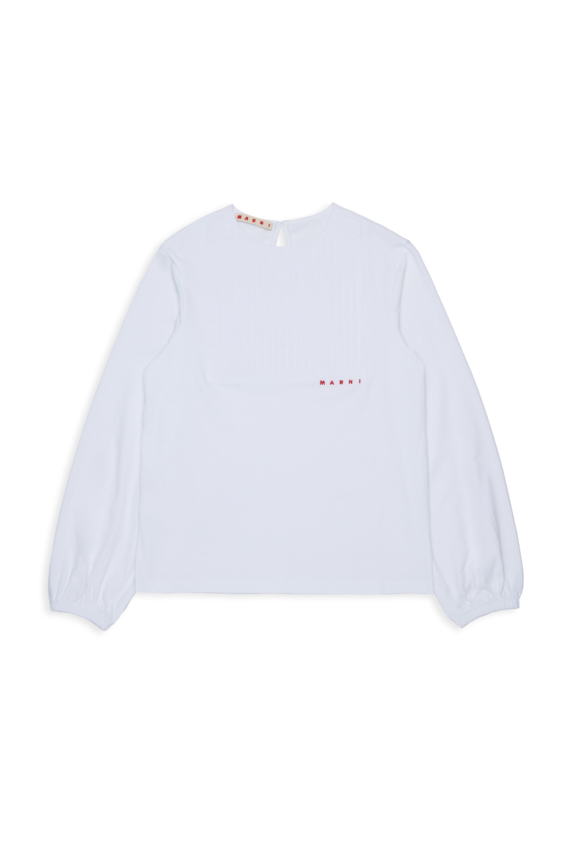 フロントにデザインが施された長袖Tシャツ