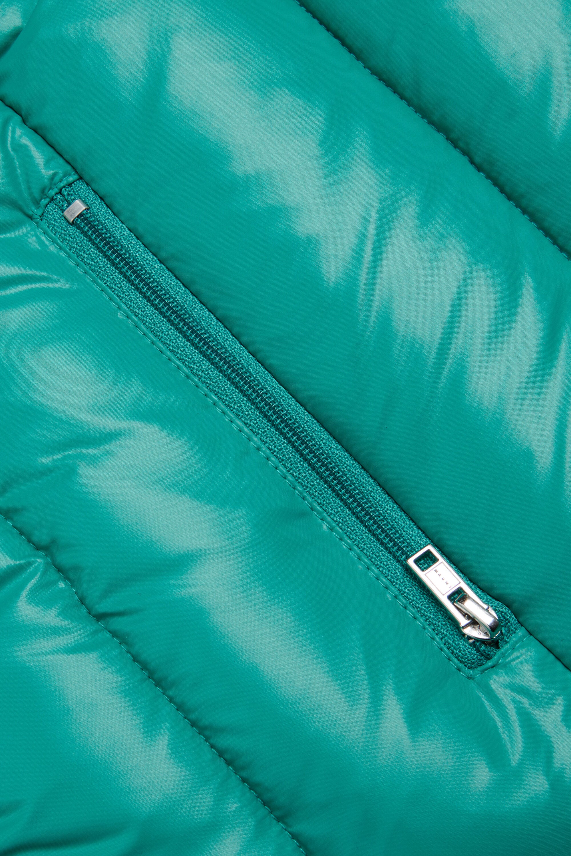 Sleeveless padded jacket