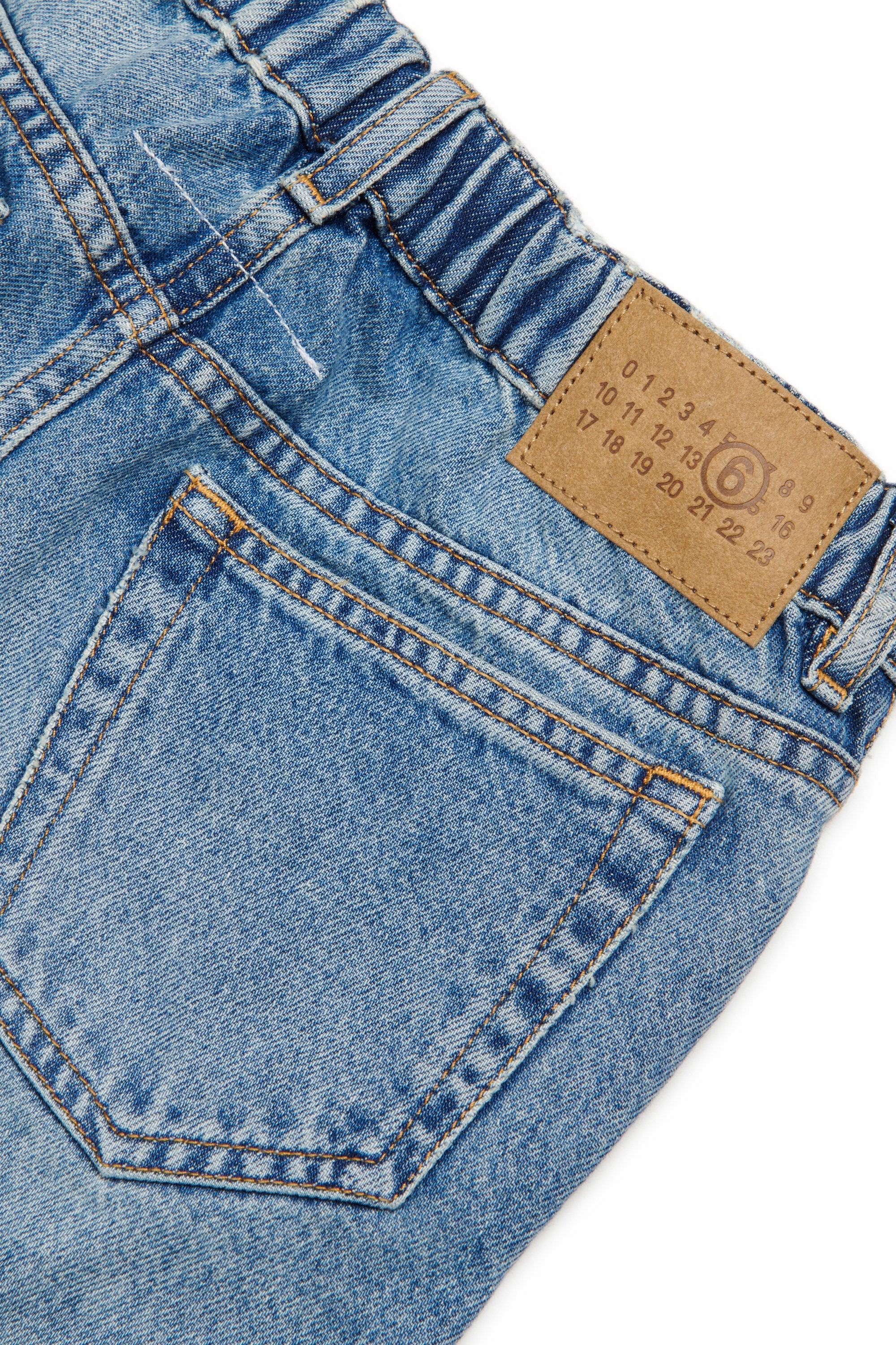 Regular jeans in light blue wash