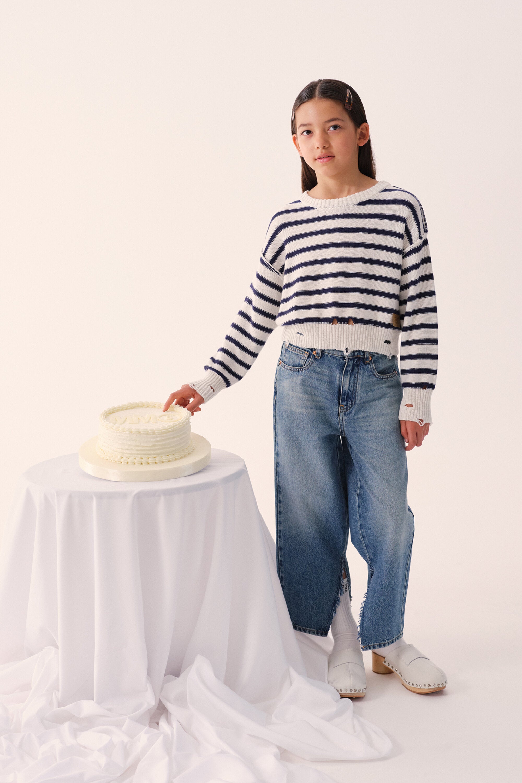 レギュラーフィット ライトブルーウォッシュ ジーンズ