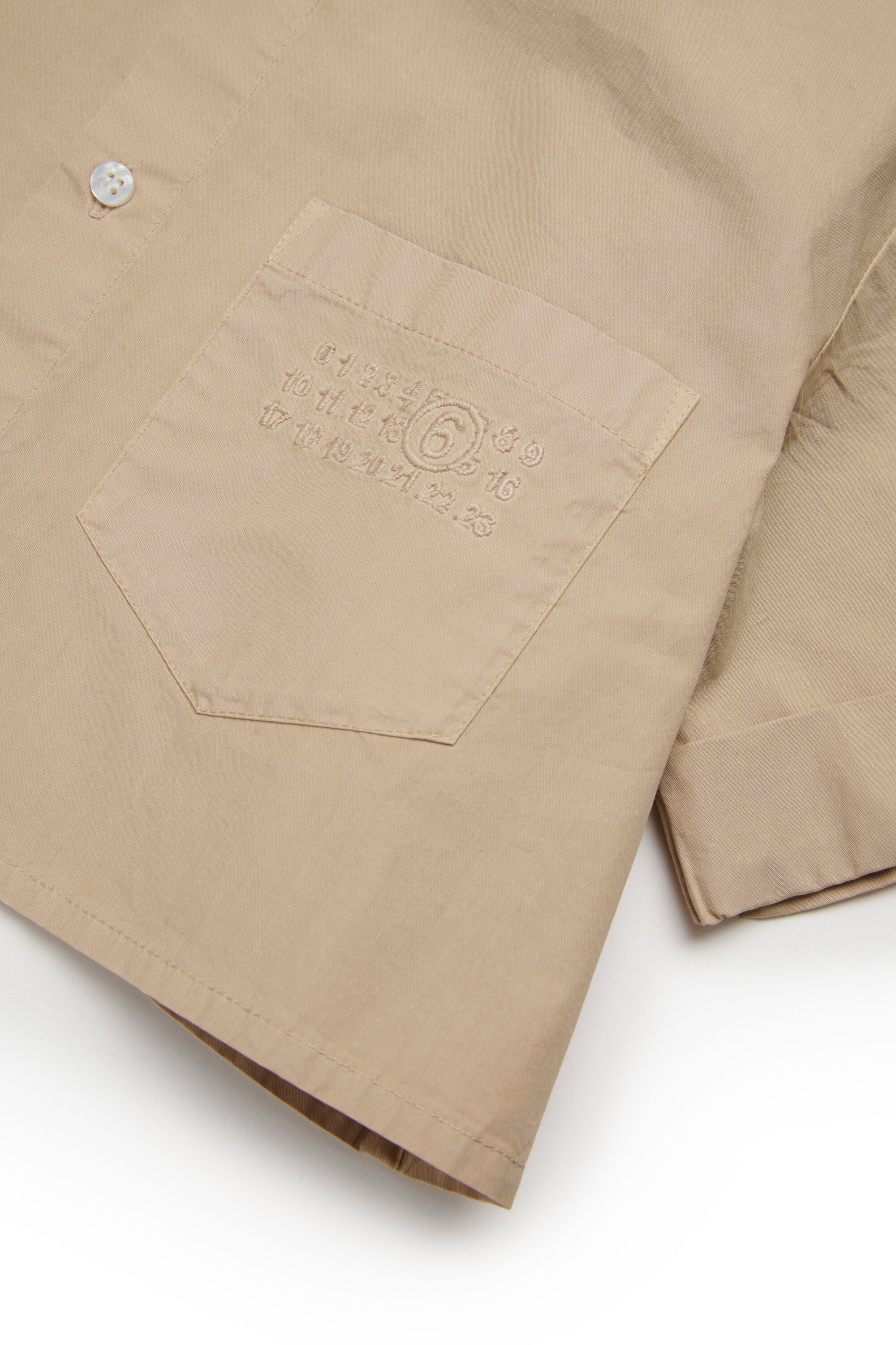 折り返し袖のポプリンシャツ