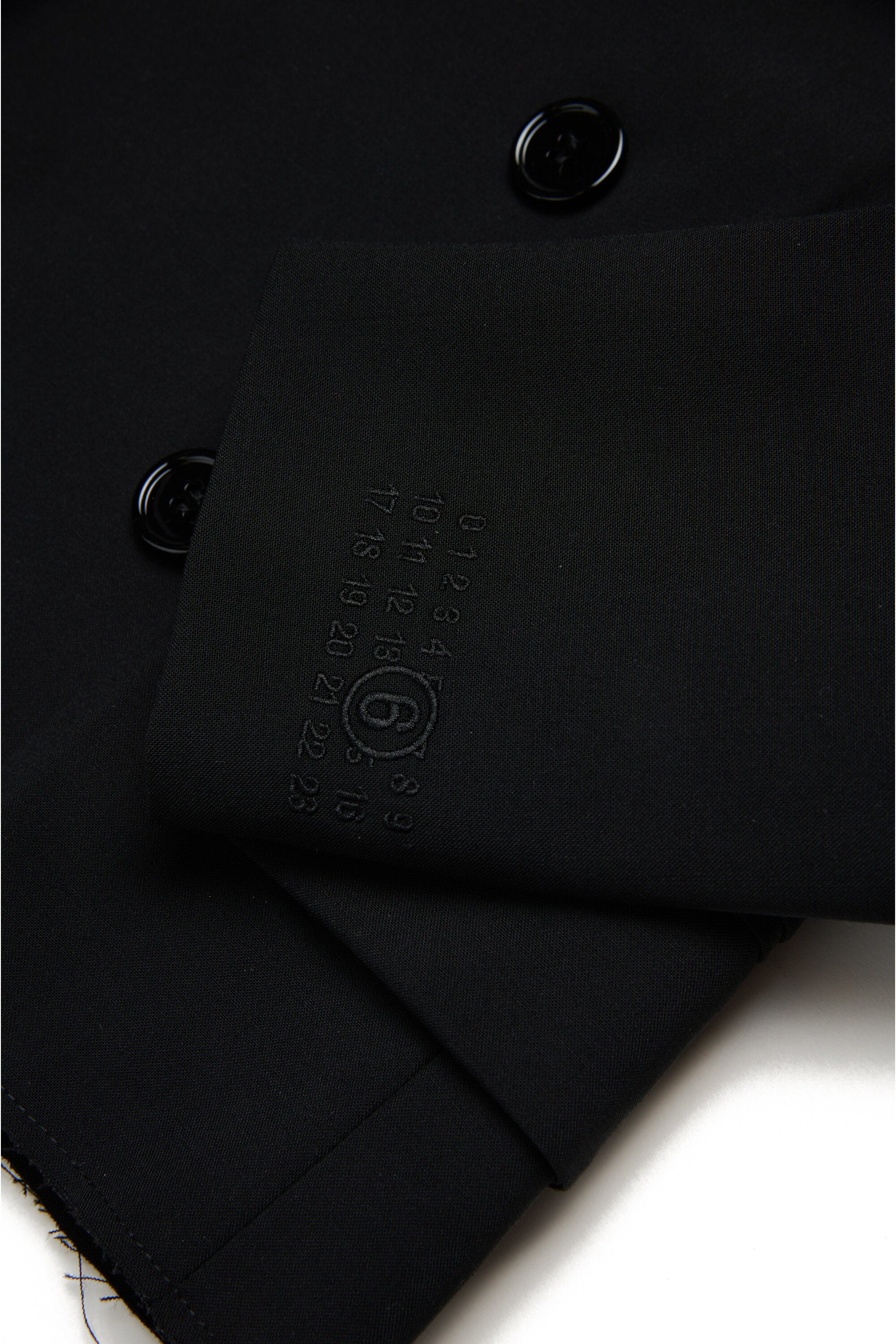 クールウールのダブルブレストブレザージャケット