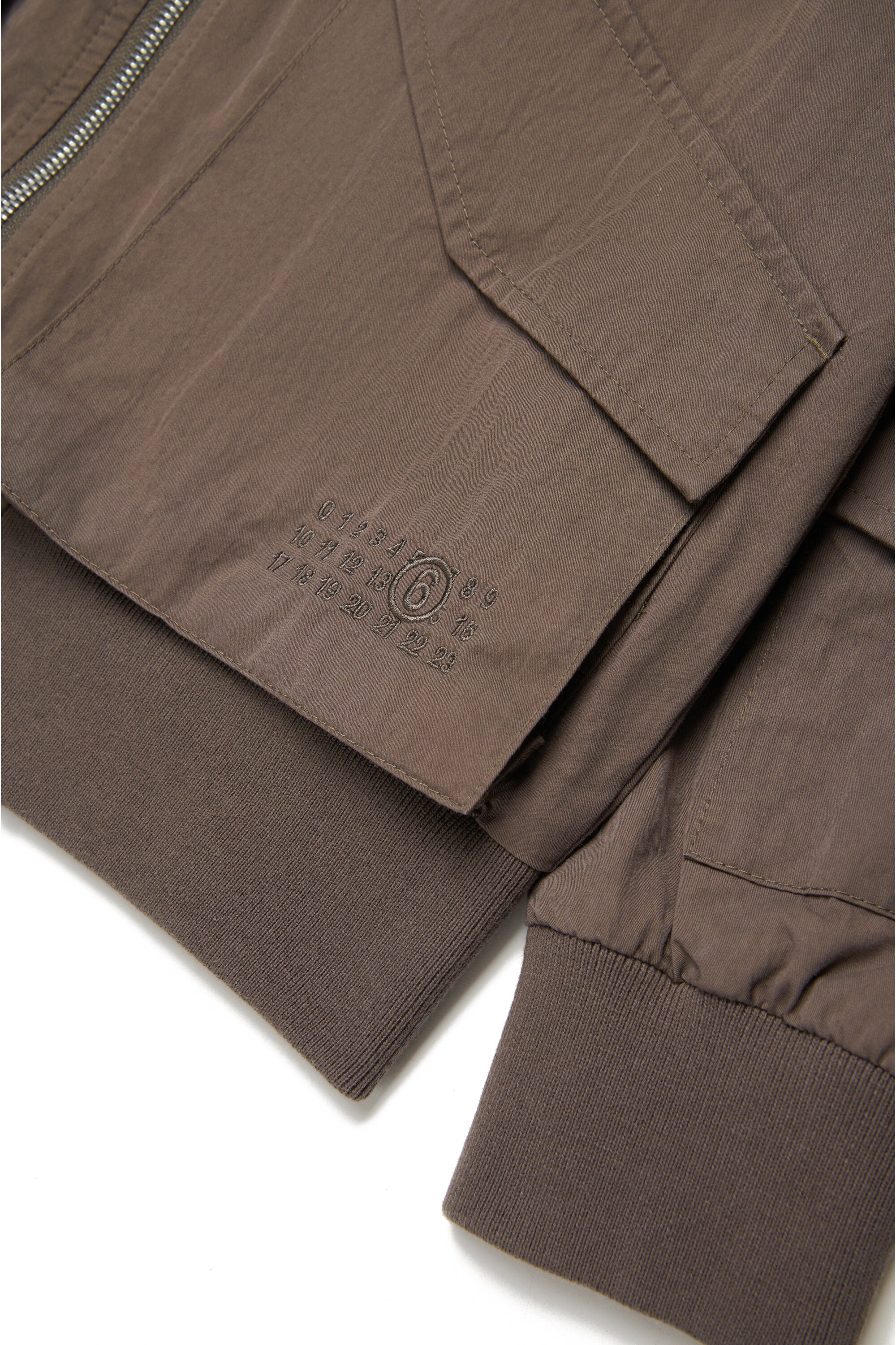 数字ロゴボンバージャケット