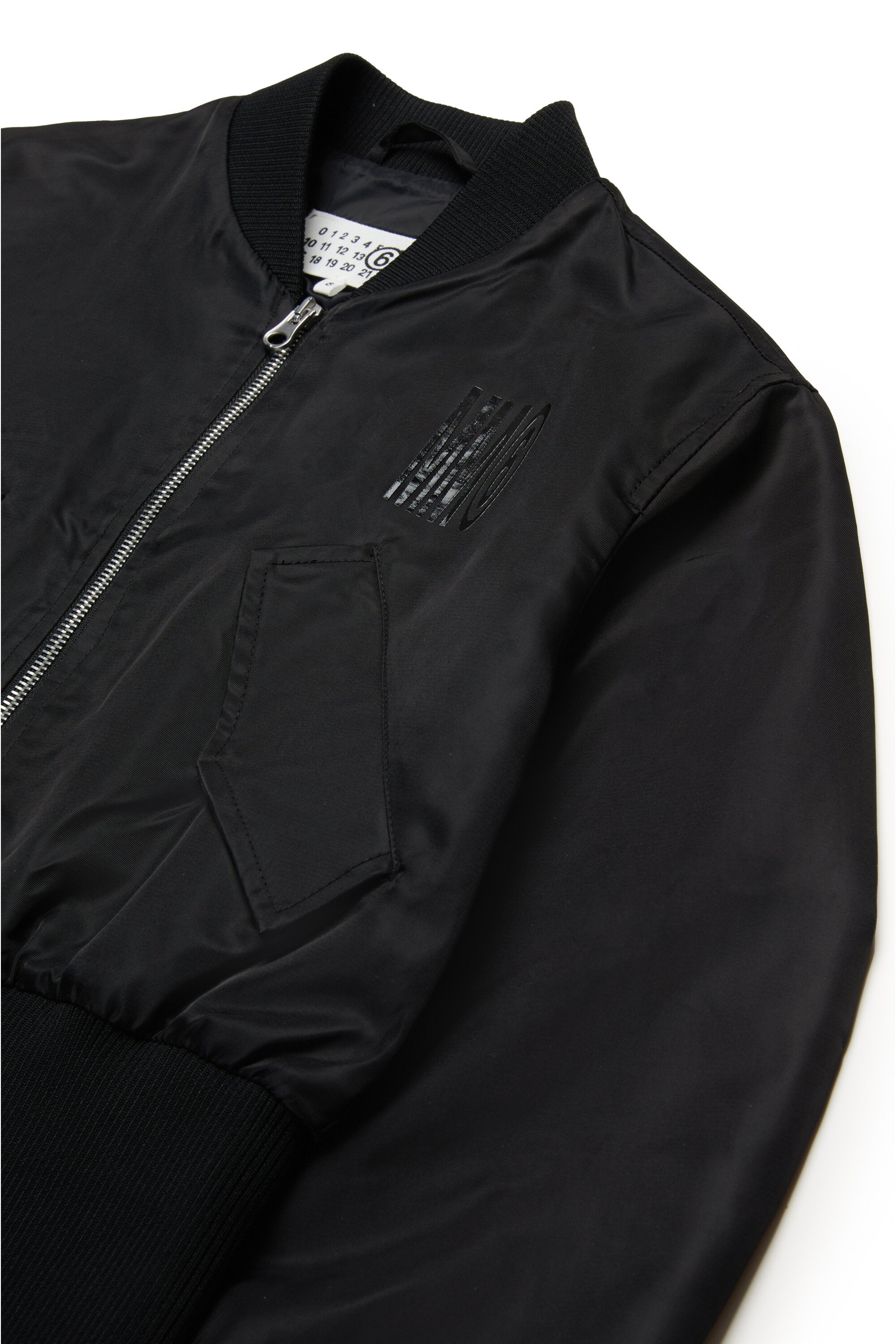 マキシロゴ入りロングボンバージャケット