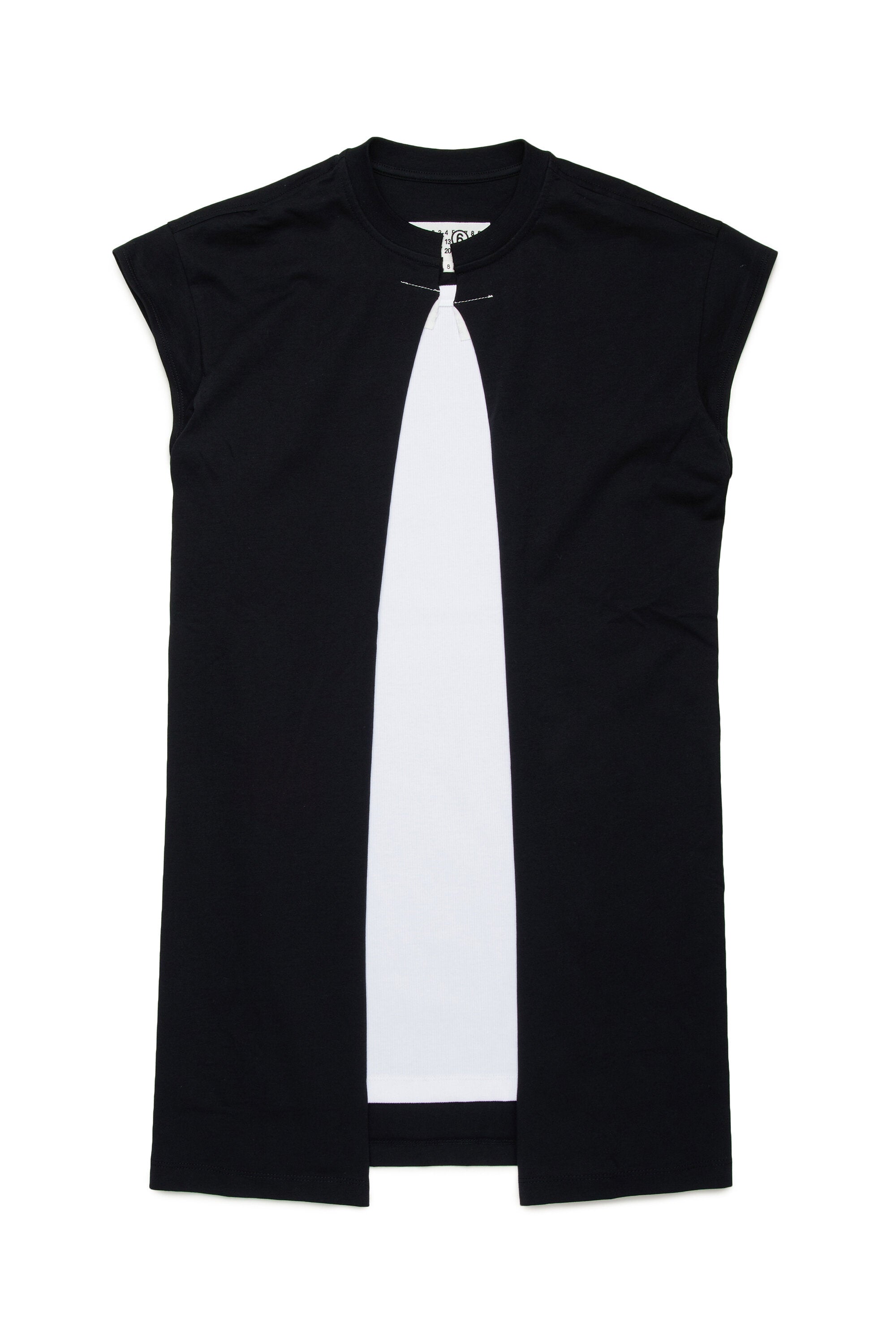 ディテールを生かしたAカットドレス