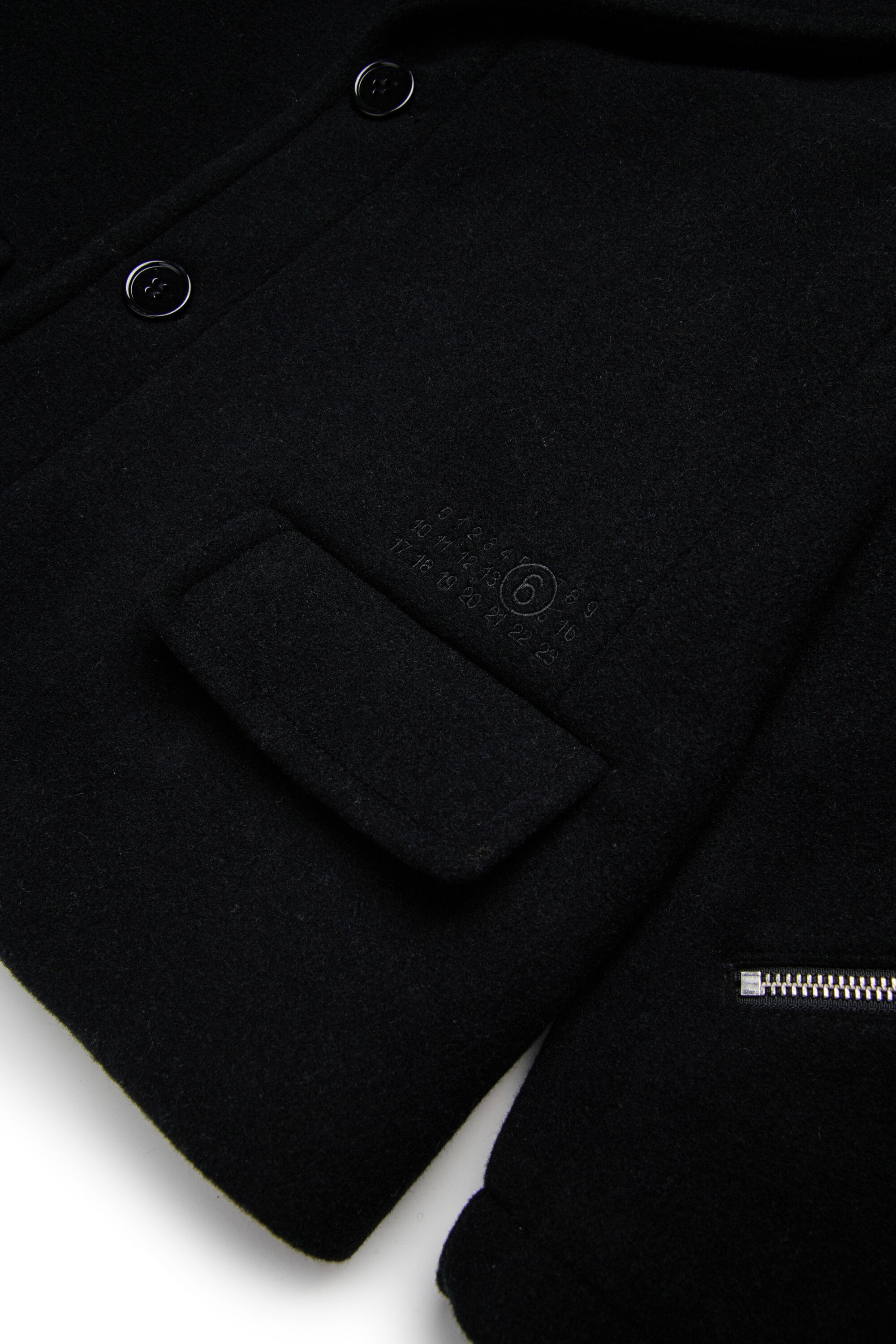 ファスナー付きショートコート