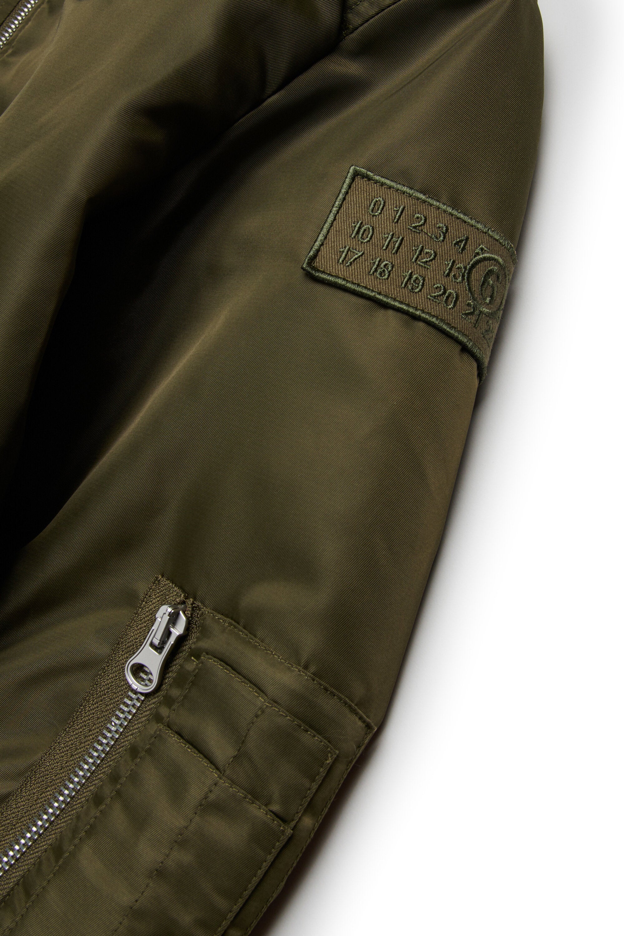 パッド入りツイルボンバージャケット