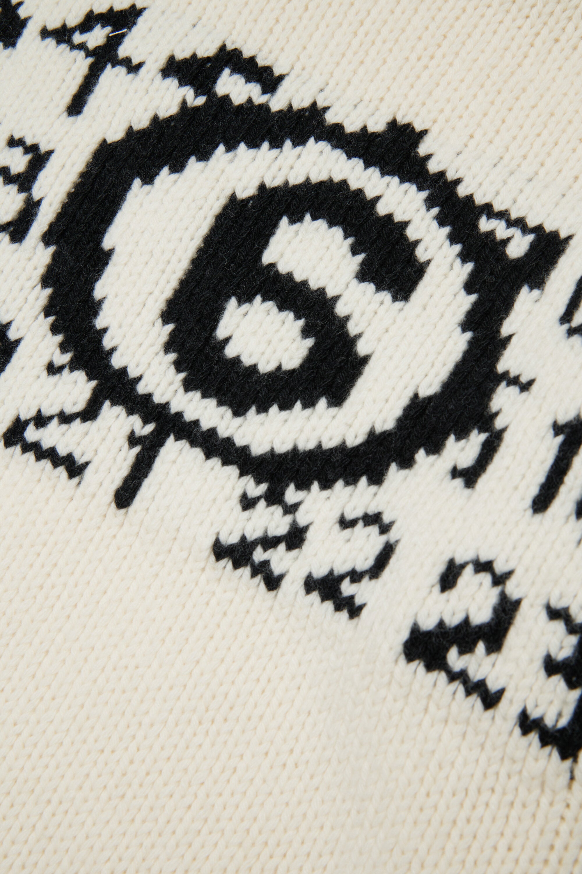 マキシロゴ入りニット・ミニ・ドレス