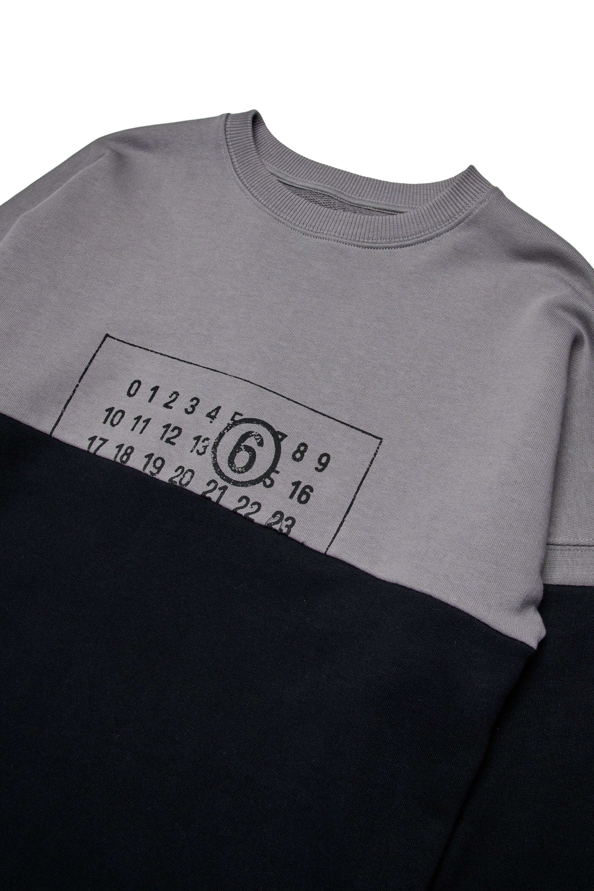 Two-color crew-neck re-cut sweatshirt