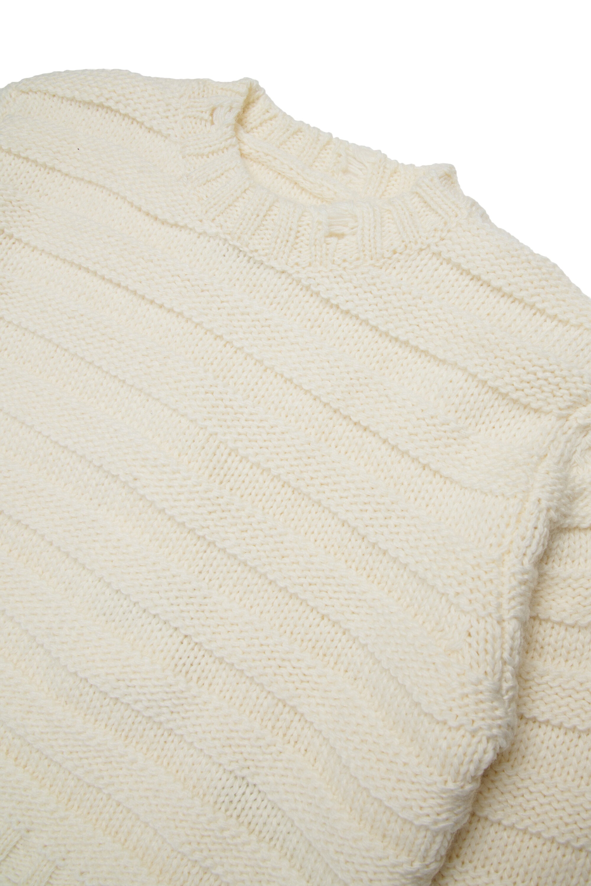 リブ編みのウール混プルオーバー。