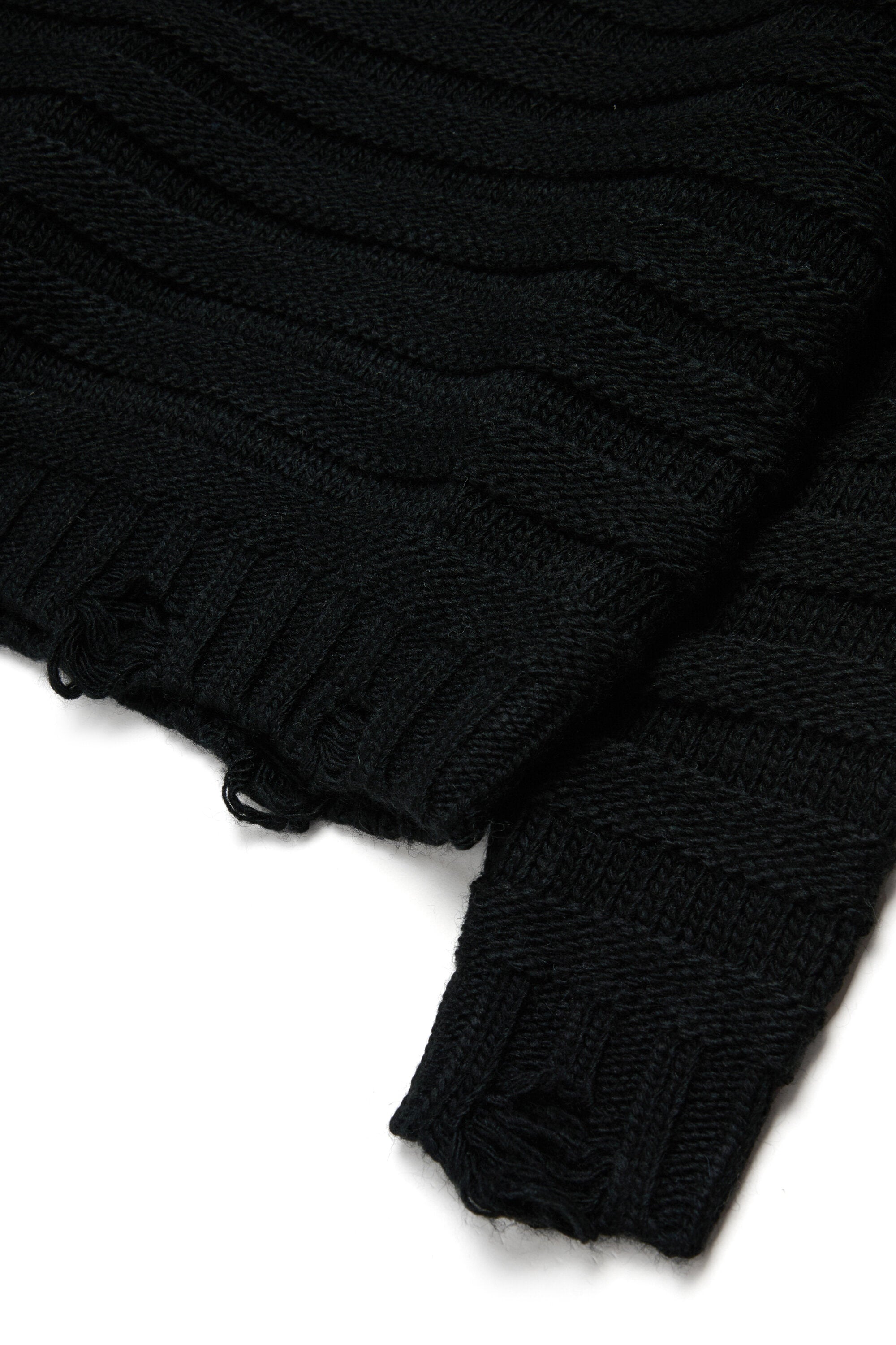 リブ編みのウール混プルオーバー。