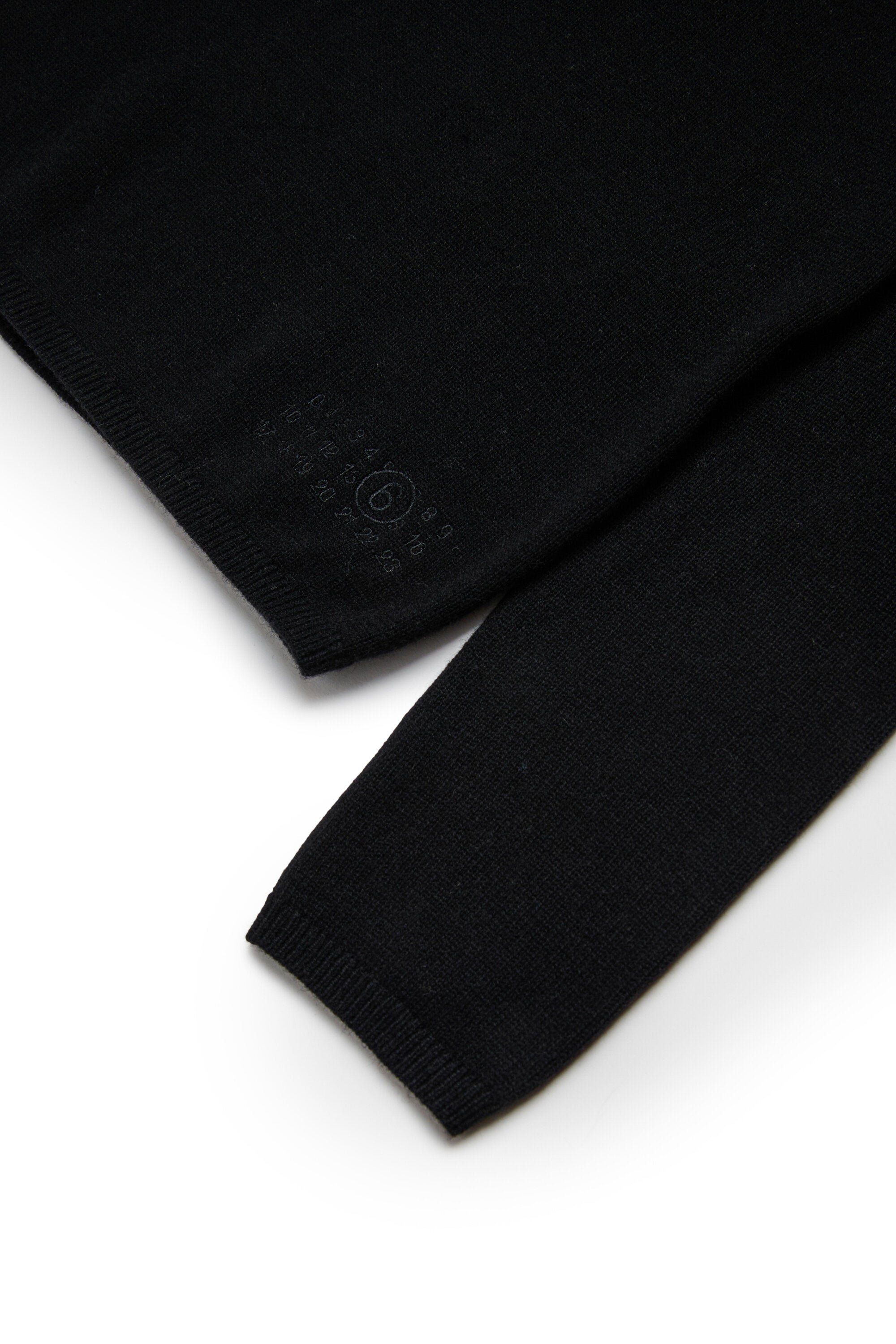 軽量ウール混ニット・タートルネック