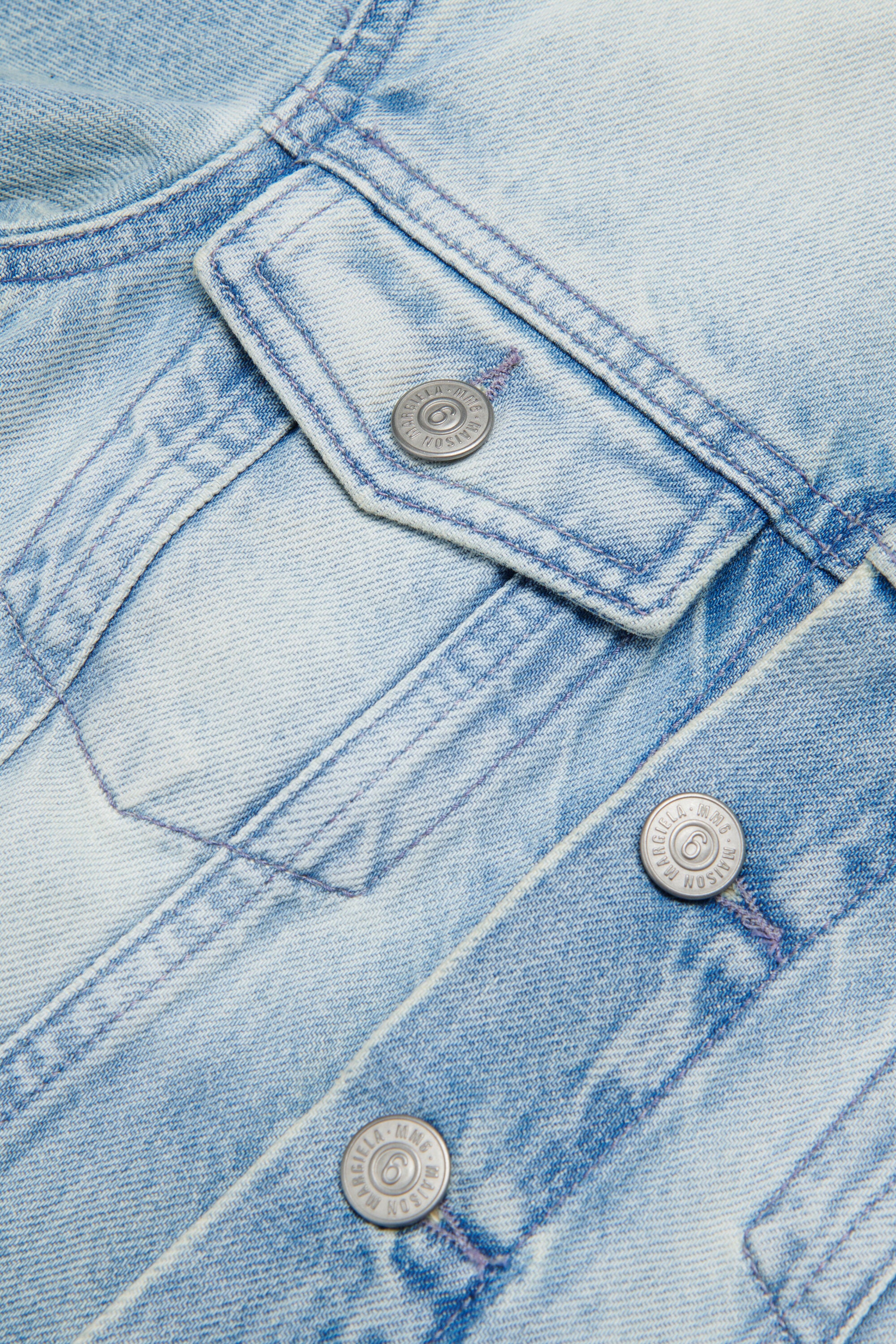 ライトウォッシュ加工デニムジャケット