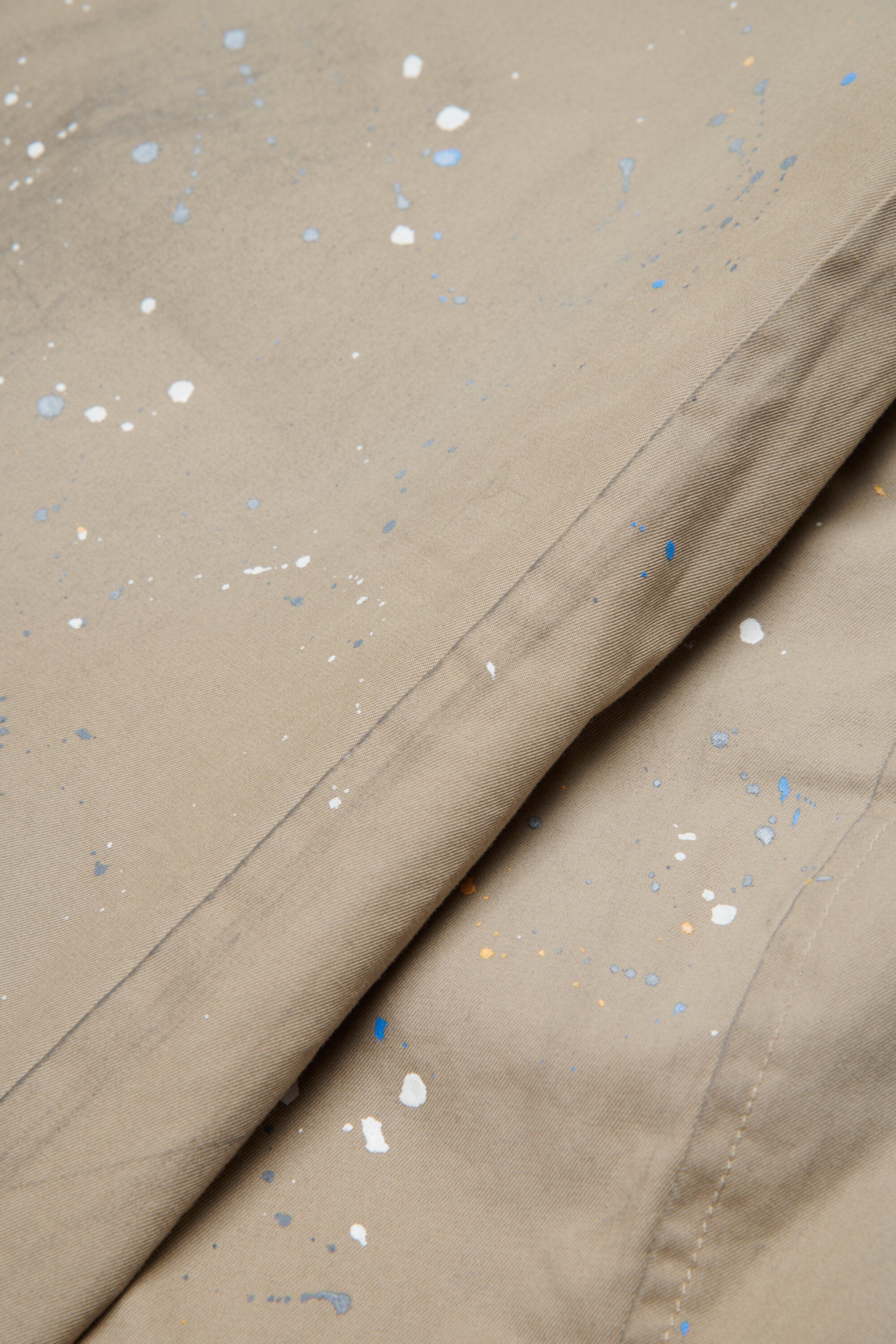 ロゴプリント入りトレンチコート