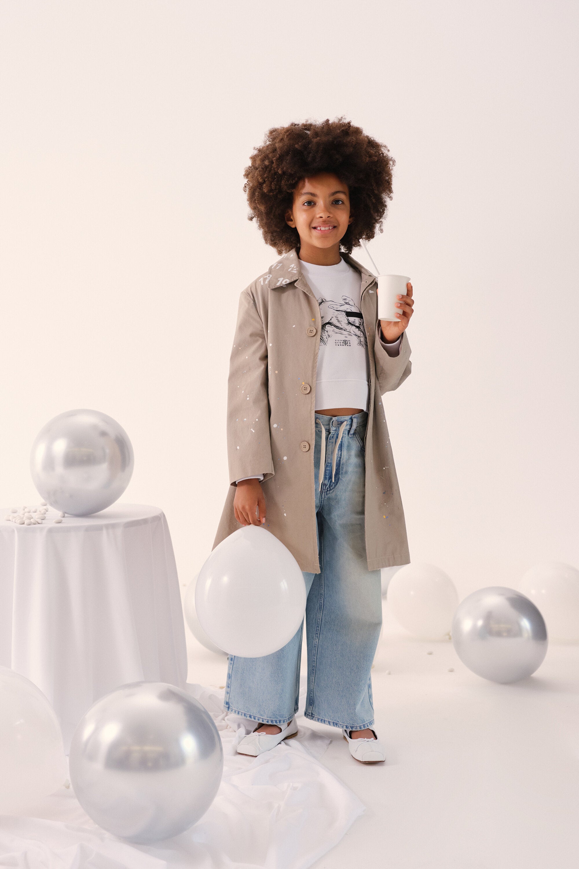 ロゴプリント入りトレンチコート