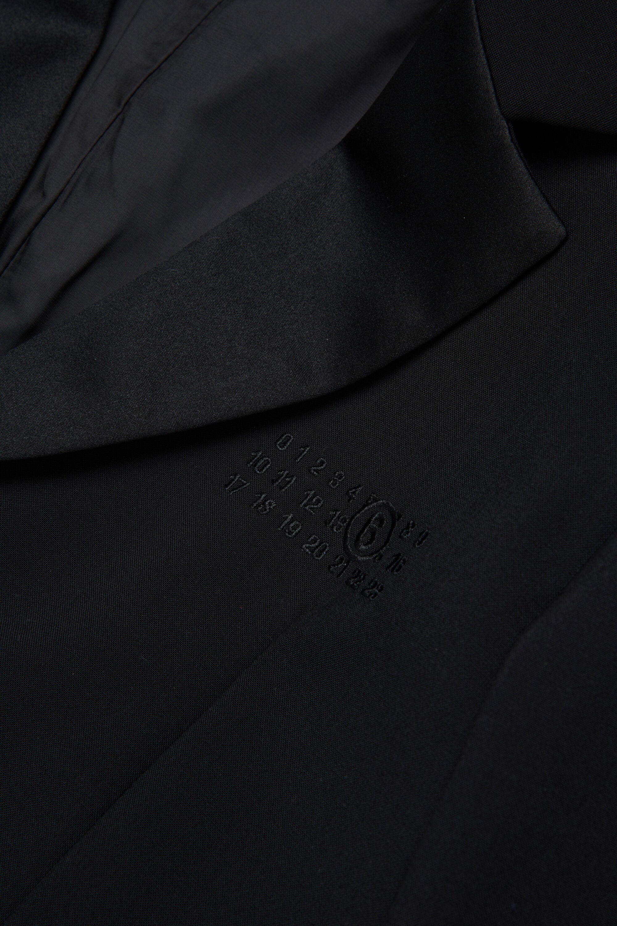 ロゴプリント入りブレザージャケット