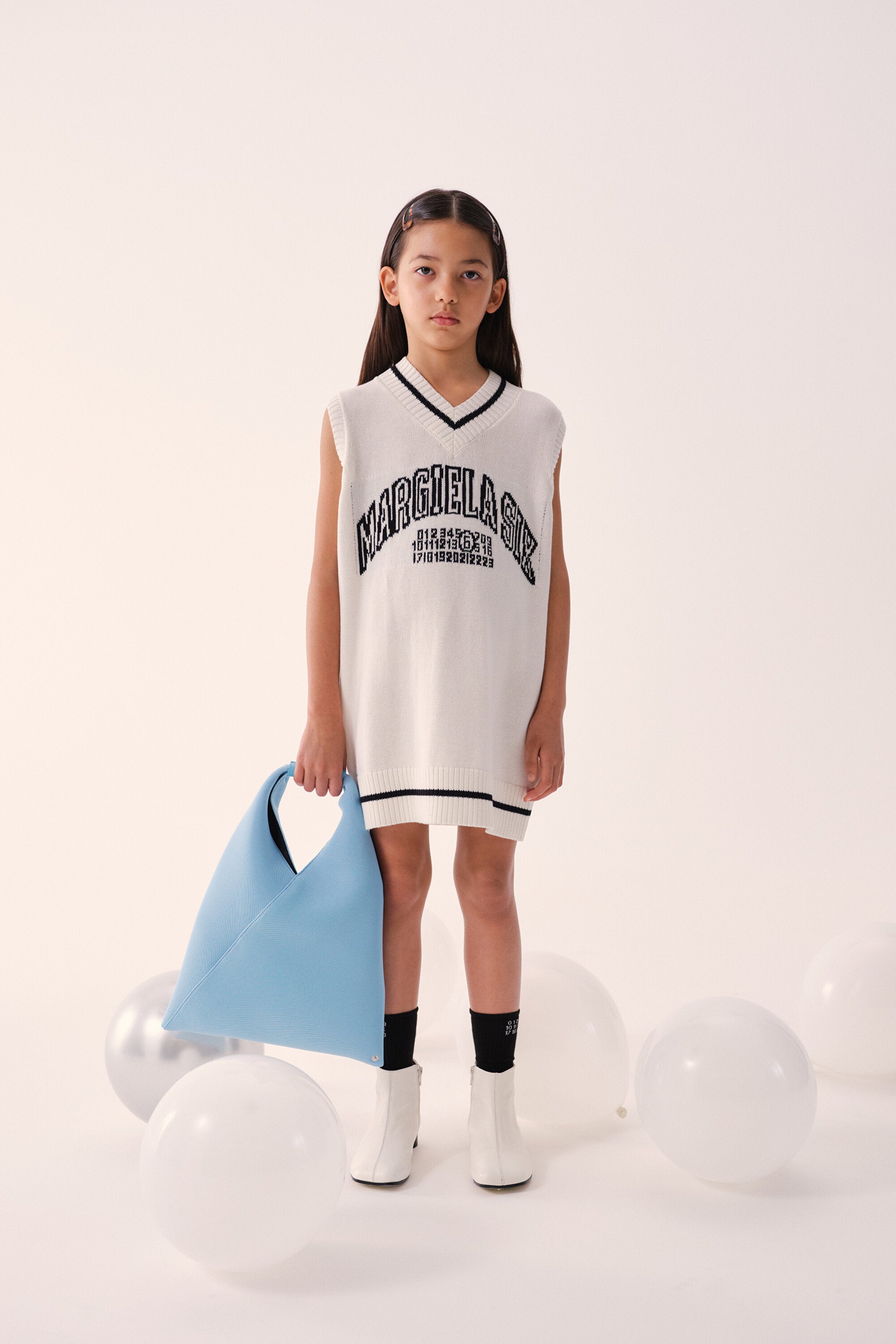 ノースリーブVネックミニドレス