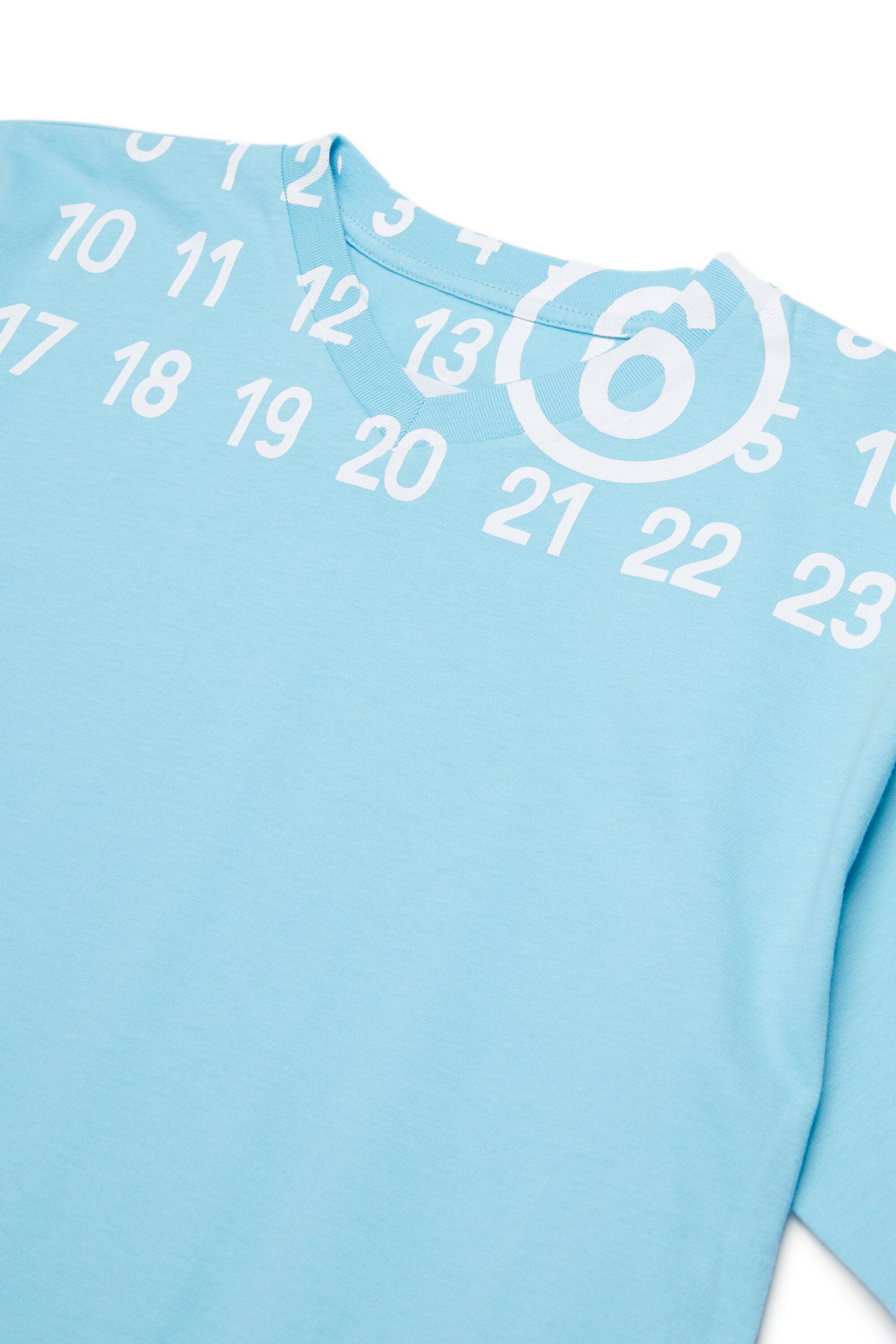 ロゴ入りTシャツ