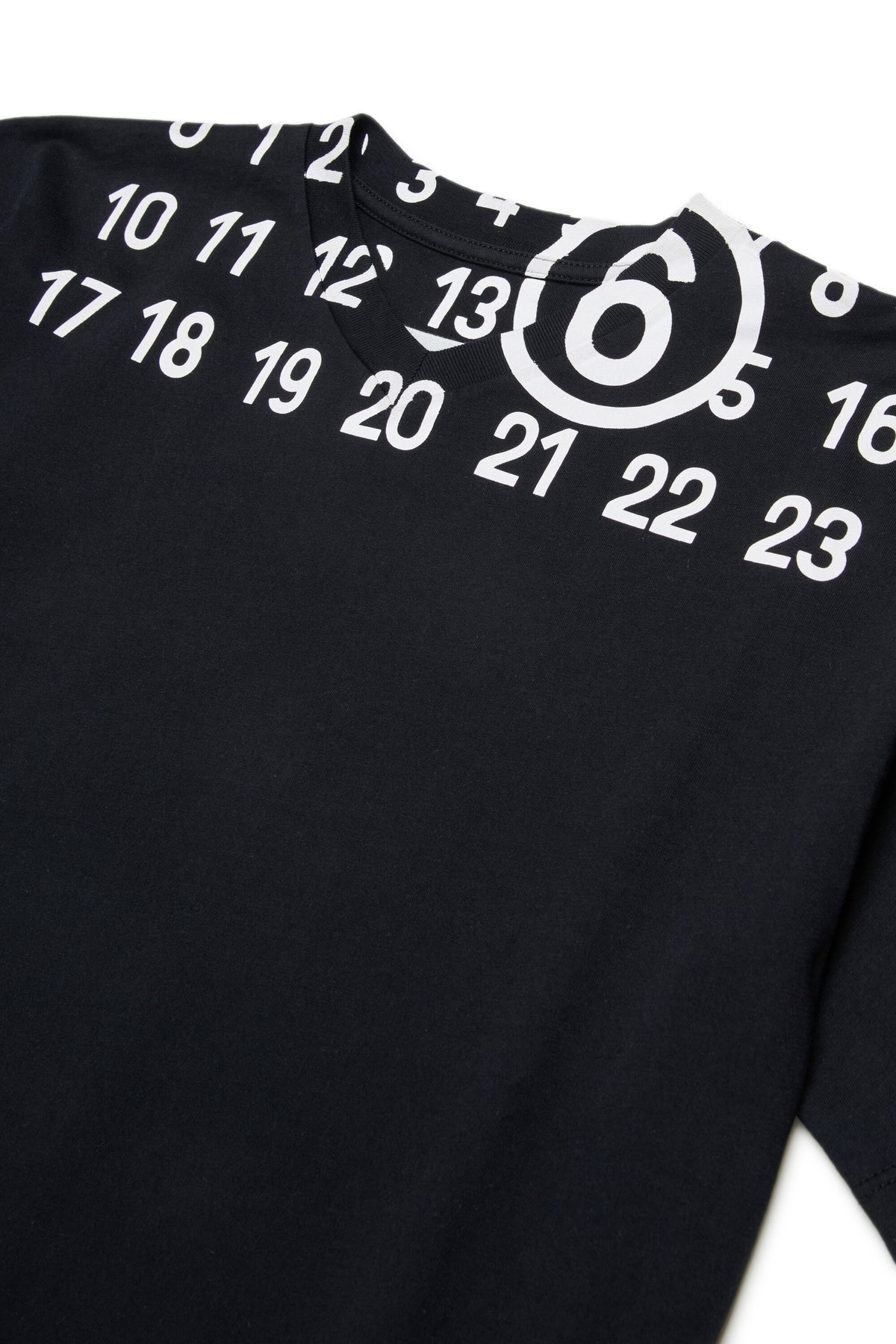 ロゴ入りTシャツ