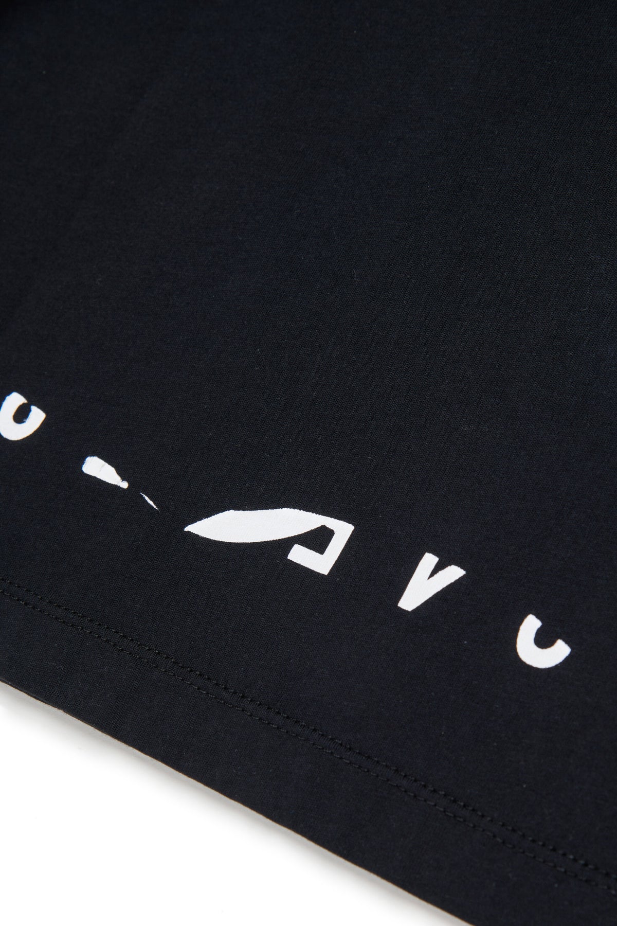 ロゴ入りTシャツ