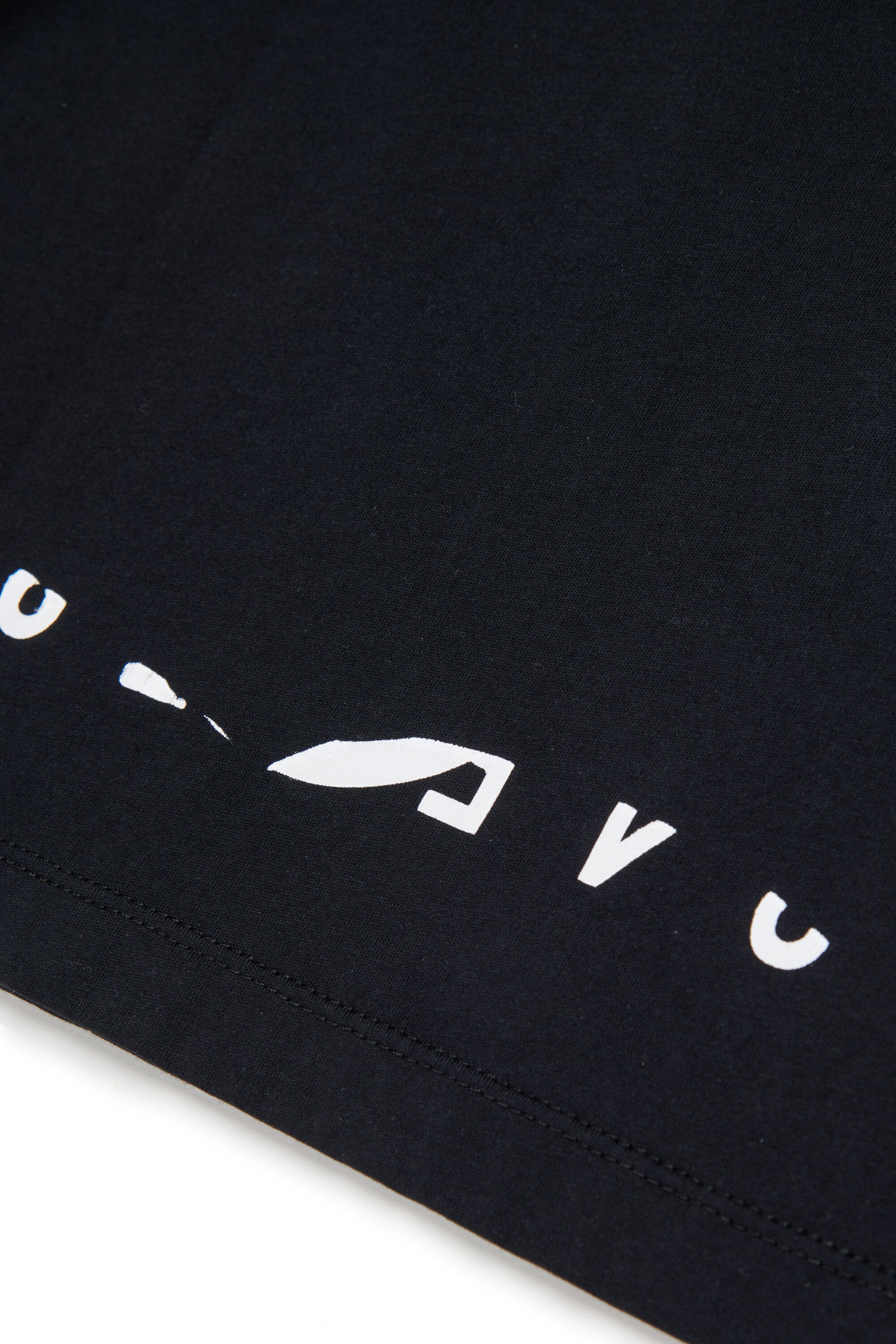 ロゴ入りTシャツ