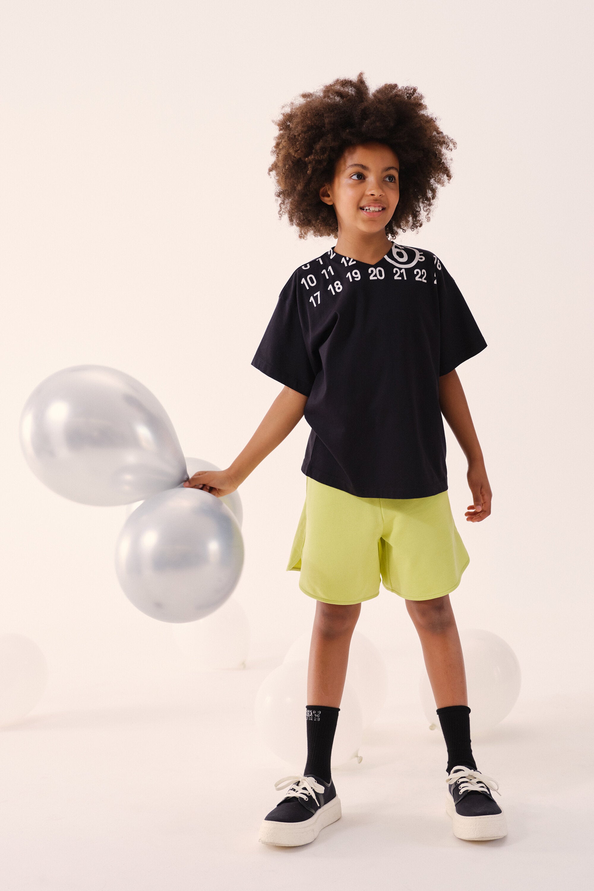 ロゴ入りTシャツ