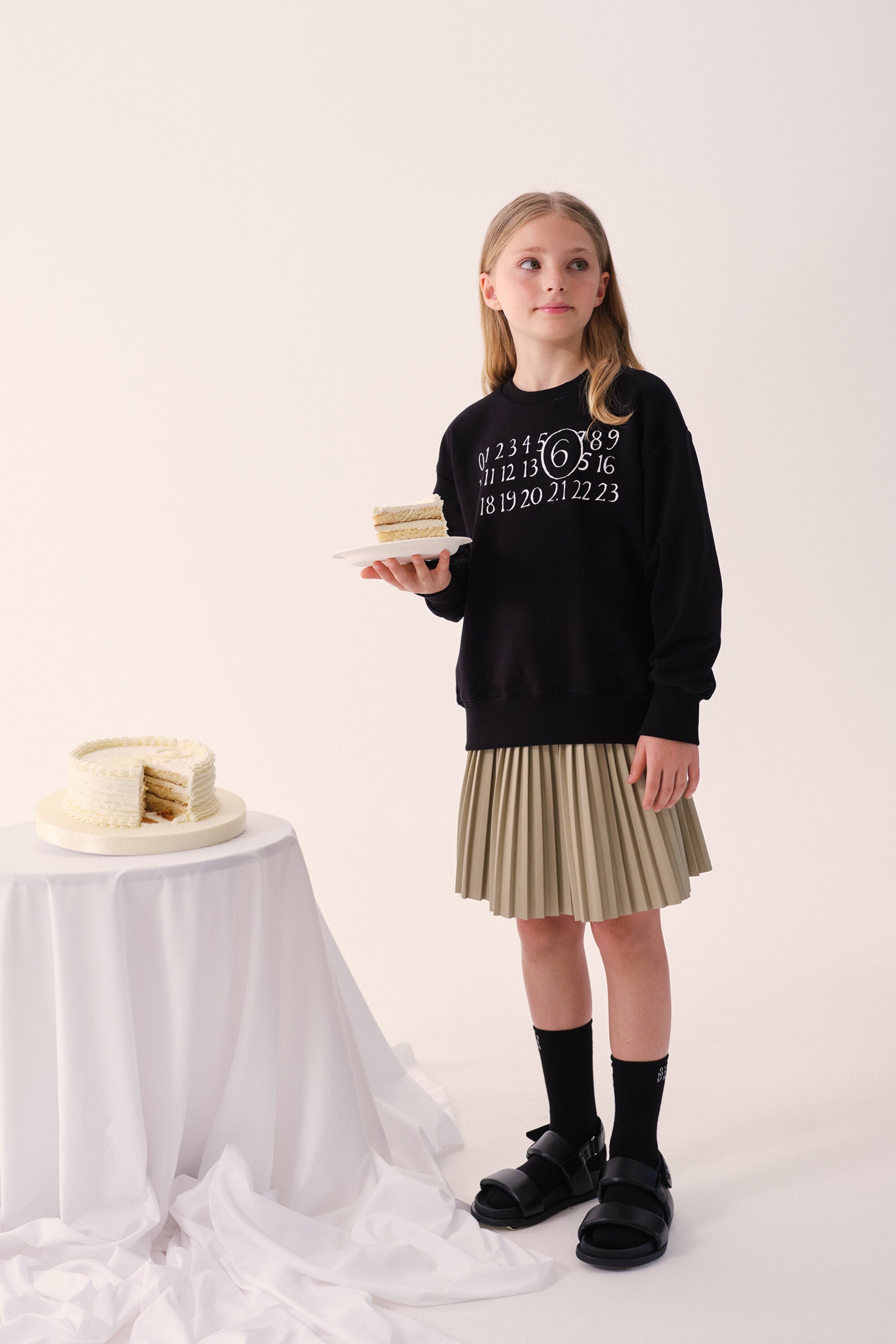 ロゴ入りプリーツスカート