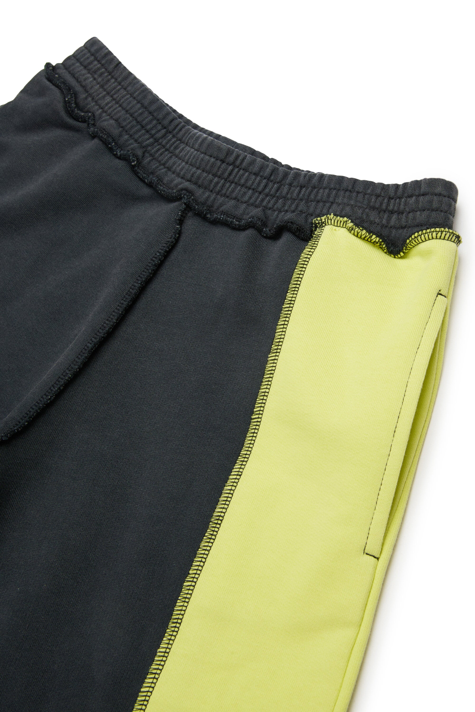 ロゴ入りスウェットショーツ