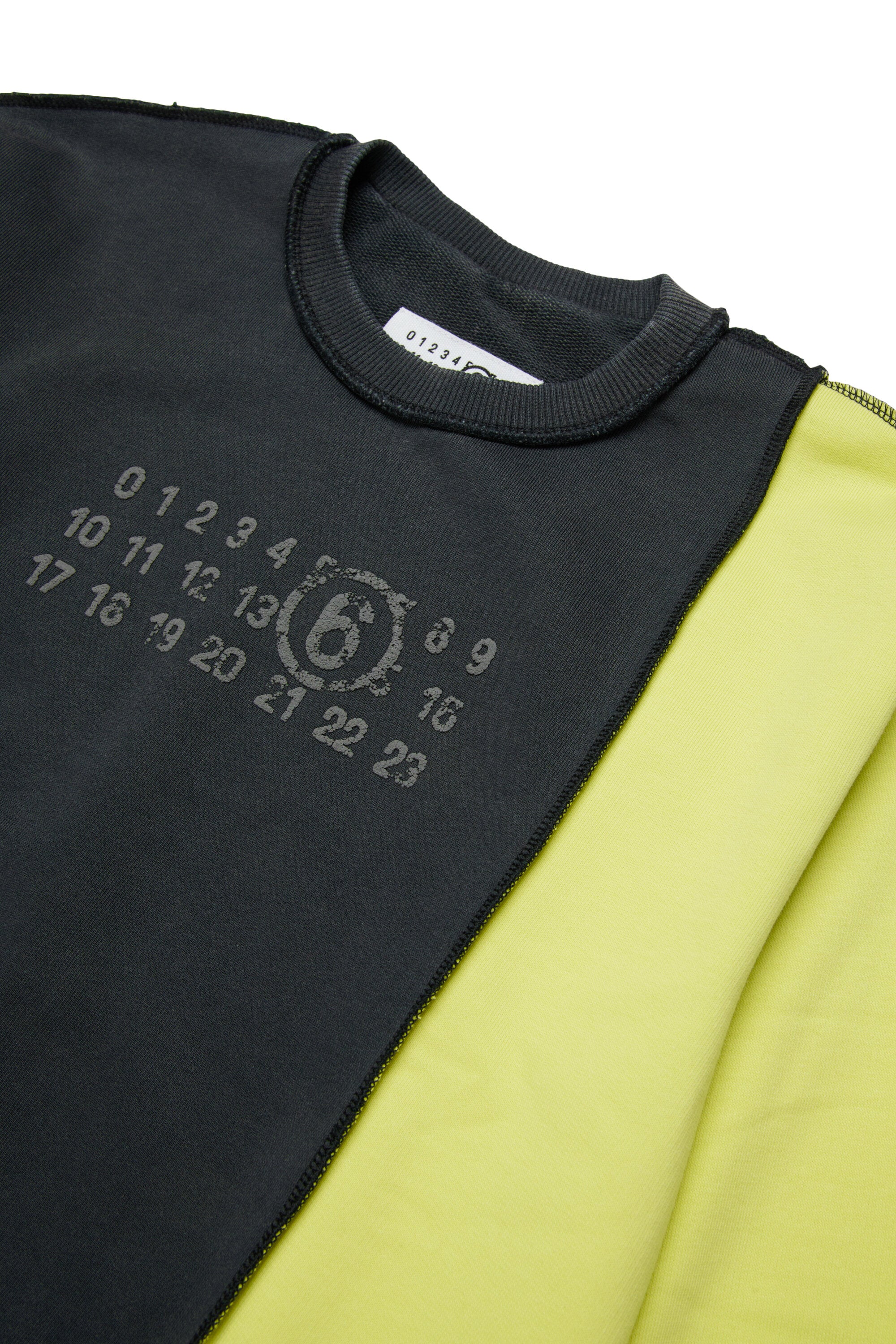 ロゴ入りクルーネックスウェット