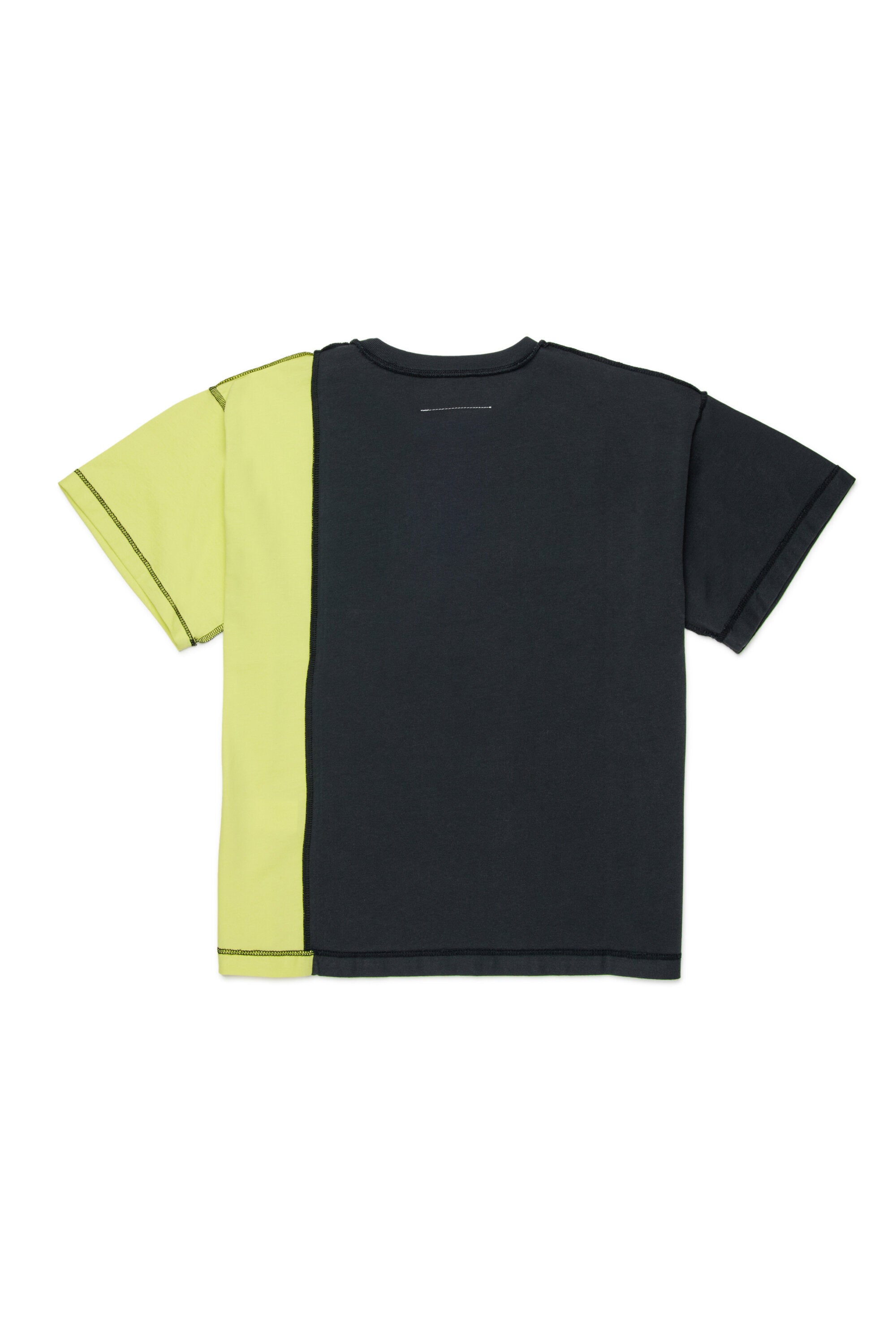 ロゴ入りTシャツ