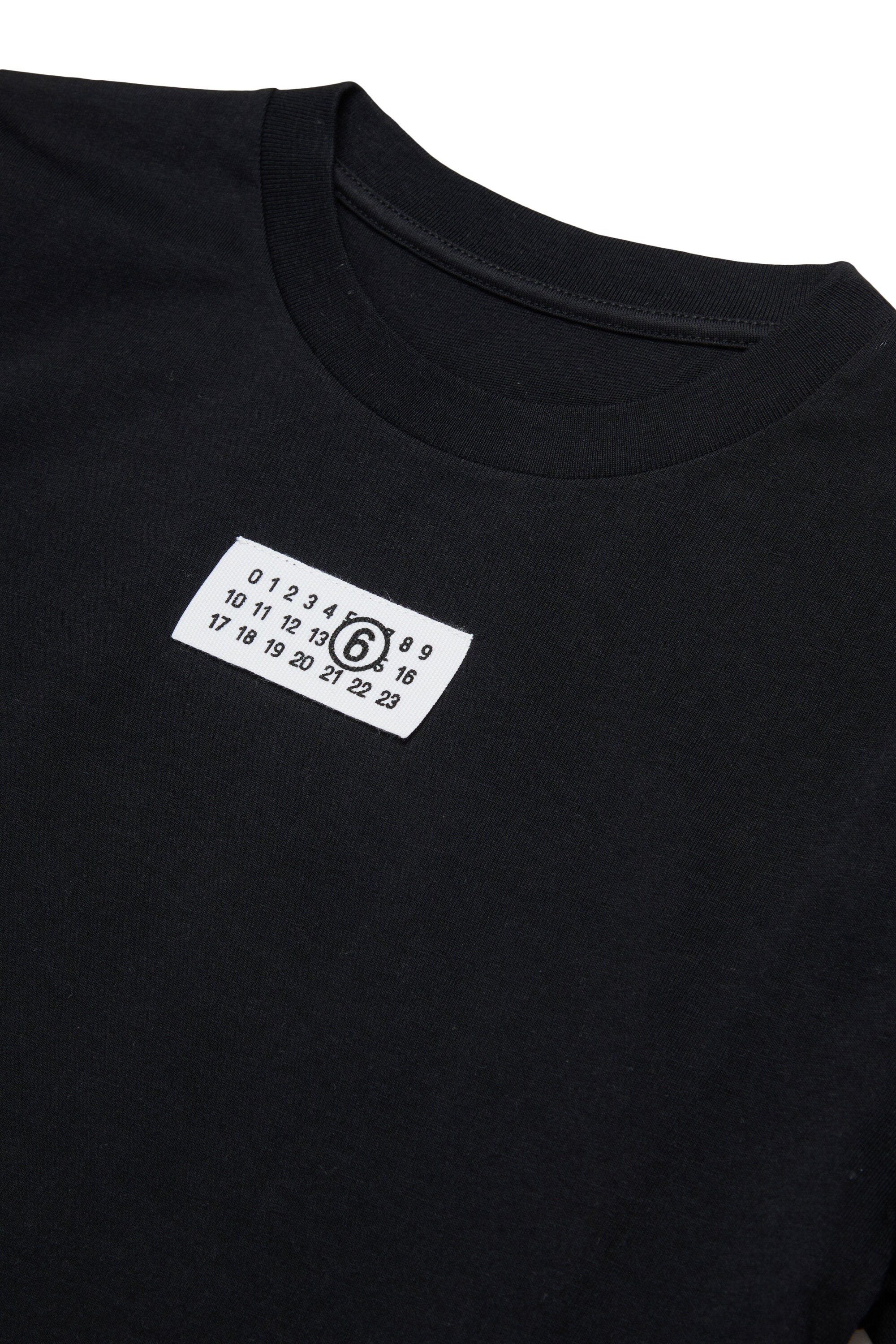 ロゴ入りTシャツ