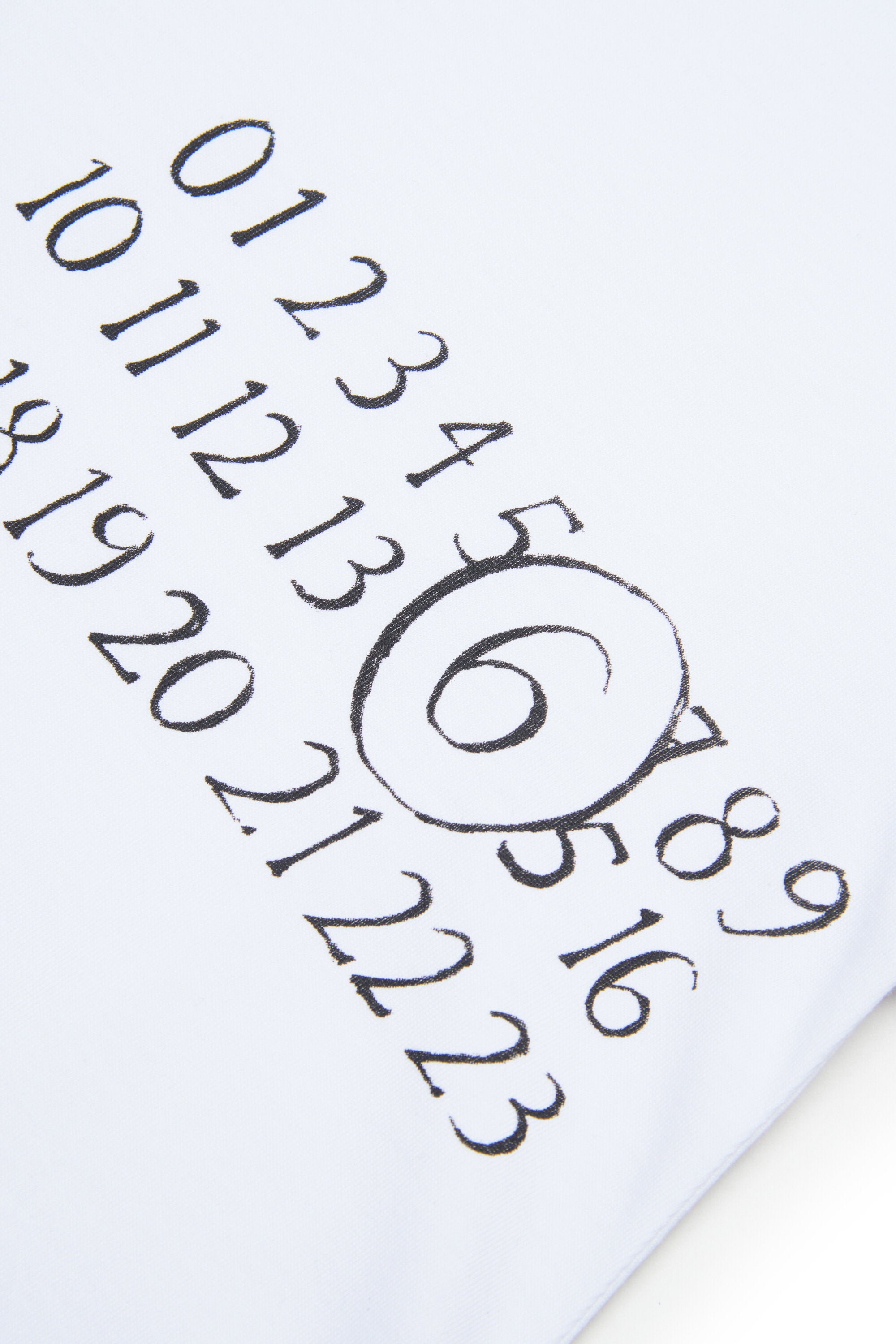 ノースリーブのナンバーロゴドレス