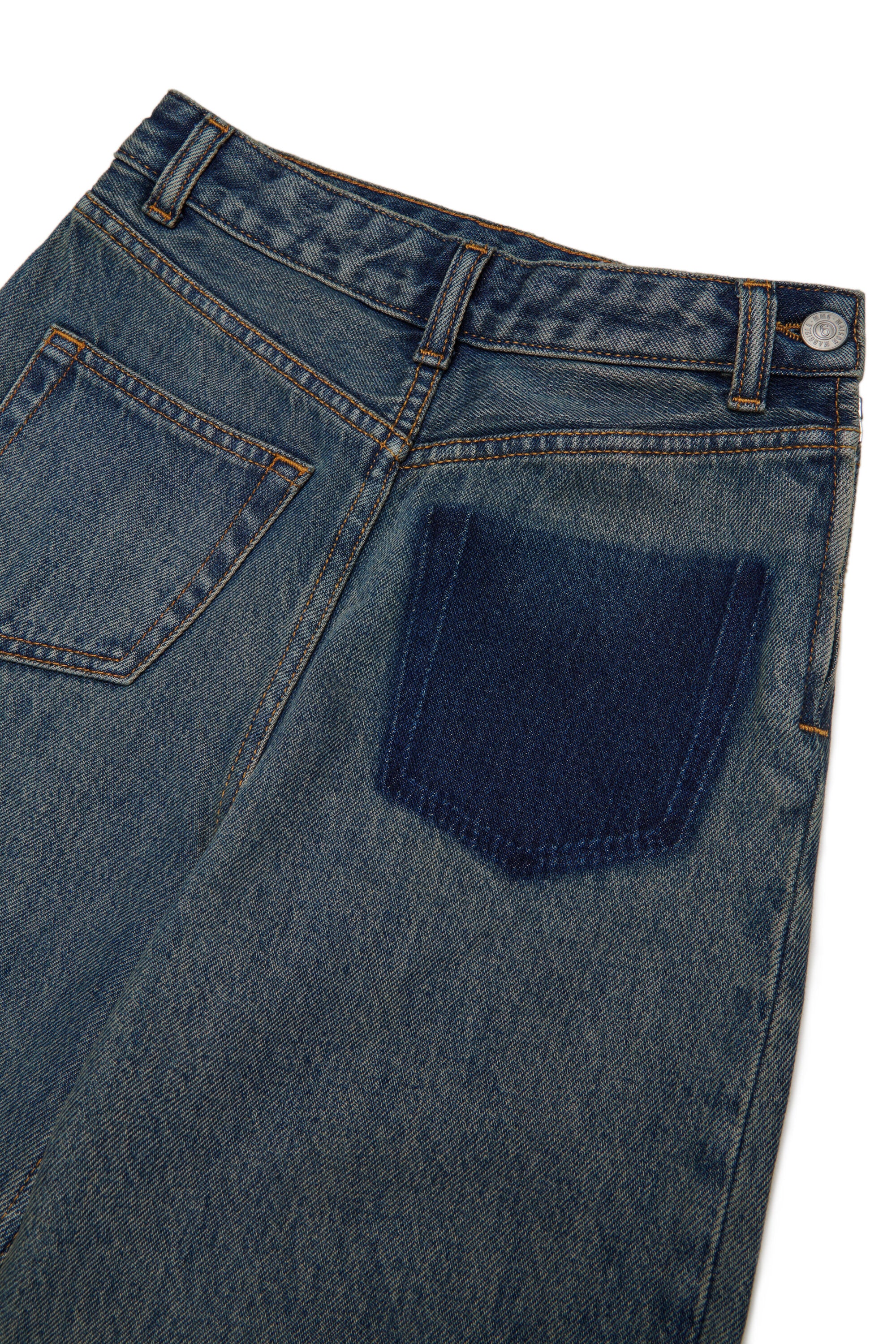 Regular blue jeans