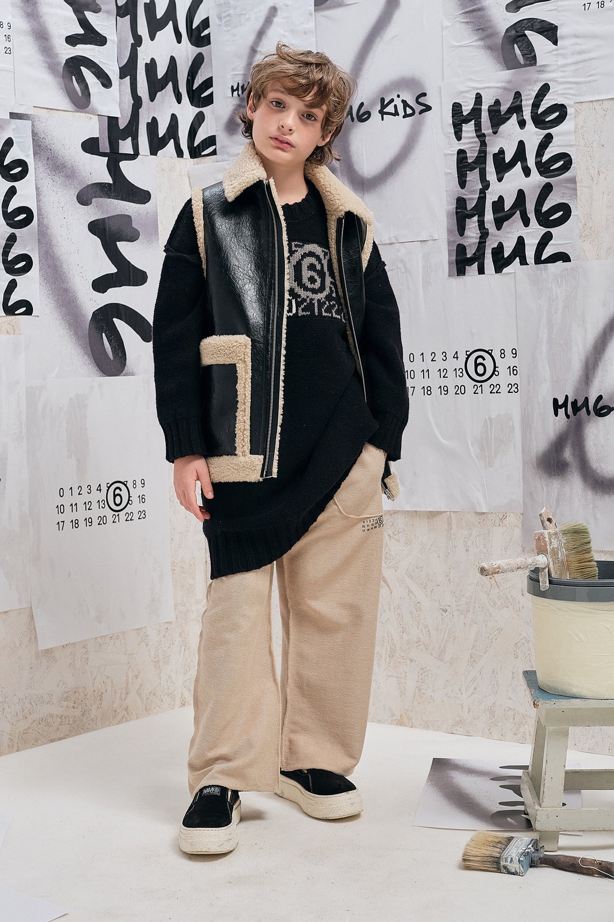 Sleeveless shearling-effect jacket