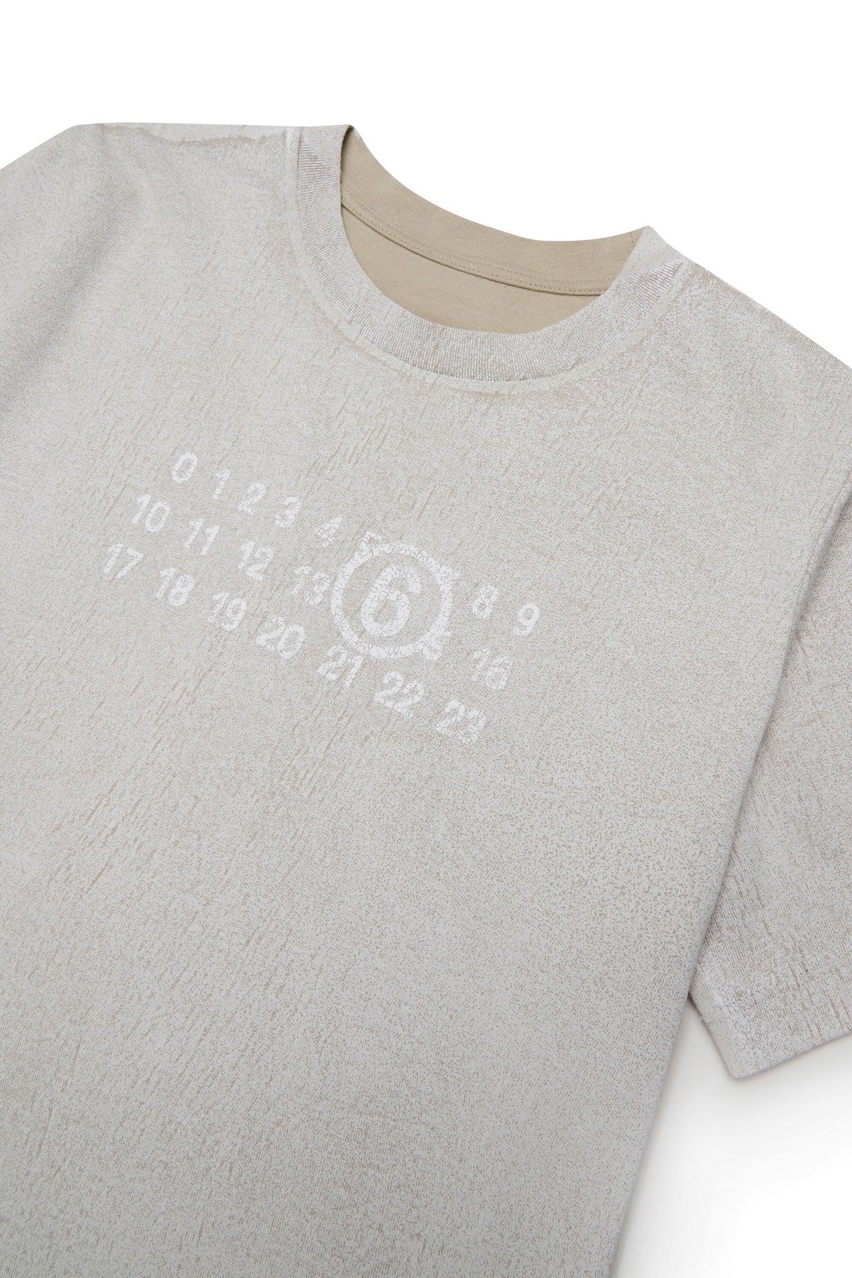 ロゴ入りTシャツ