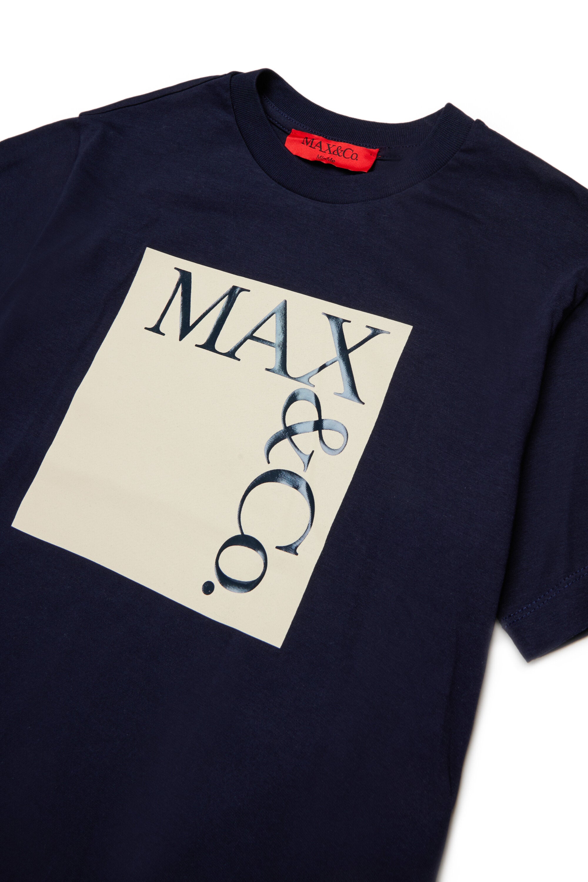Icona t-shirt with logo