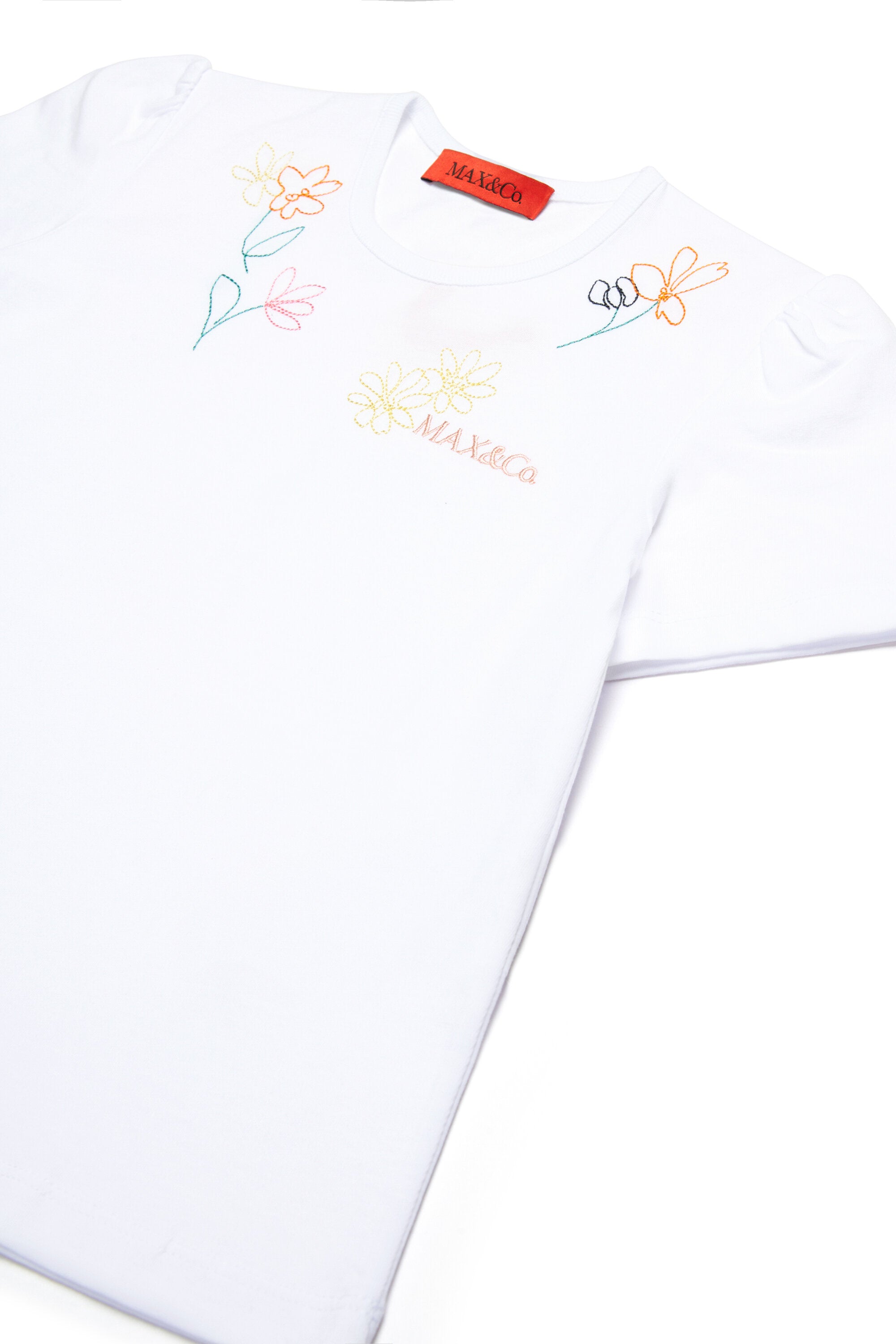 花柄刺繍入りTシャツ