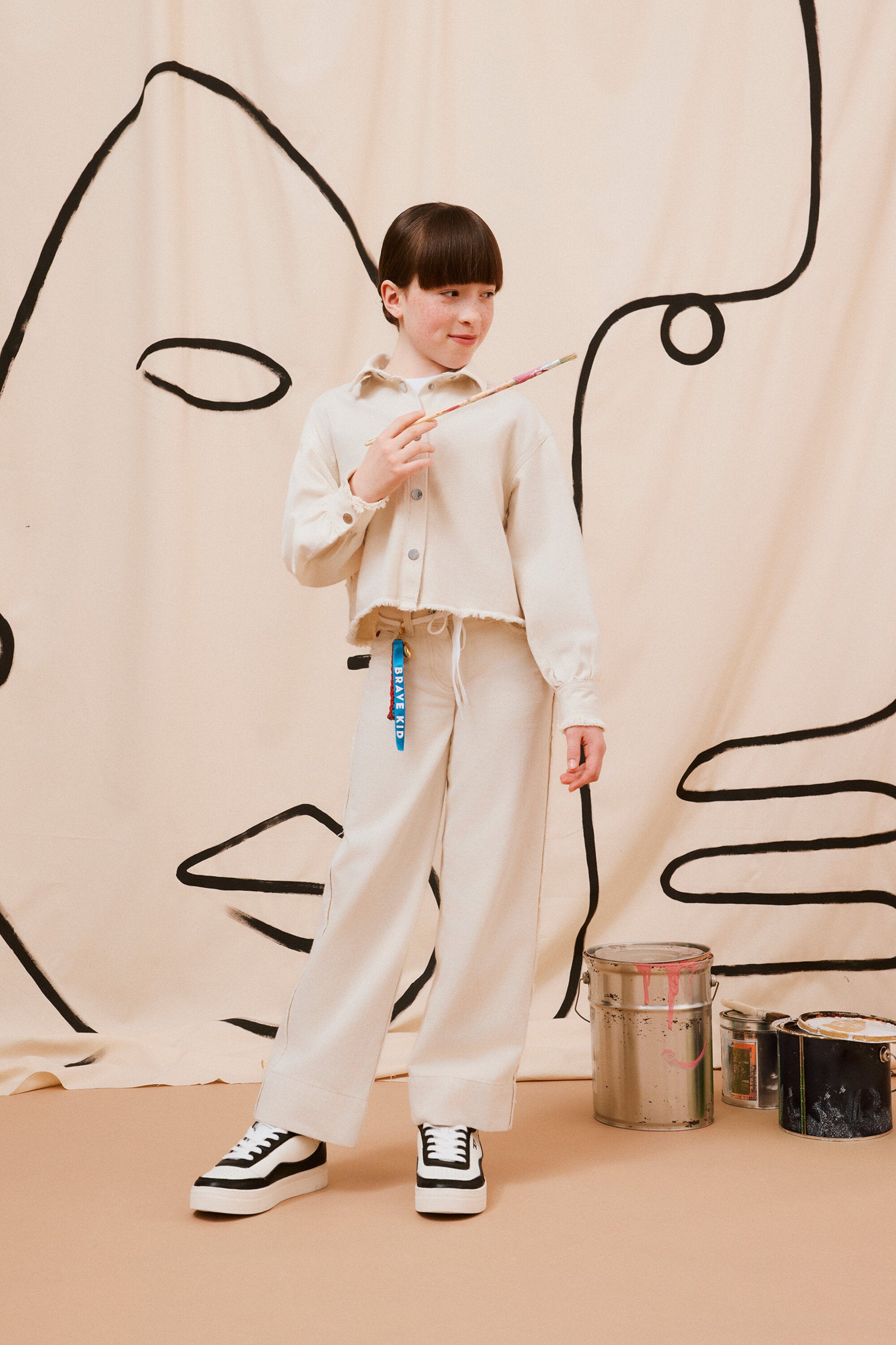 生成りディテールのフレアジーンズ