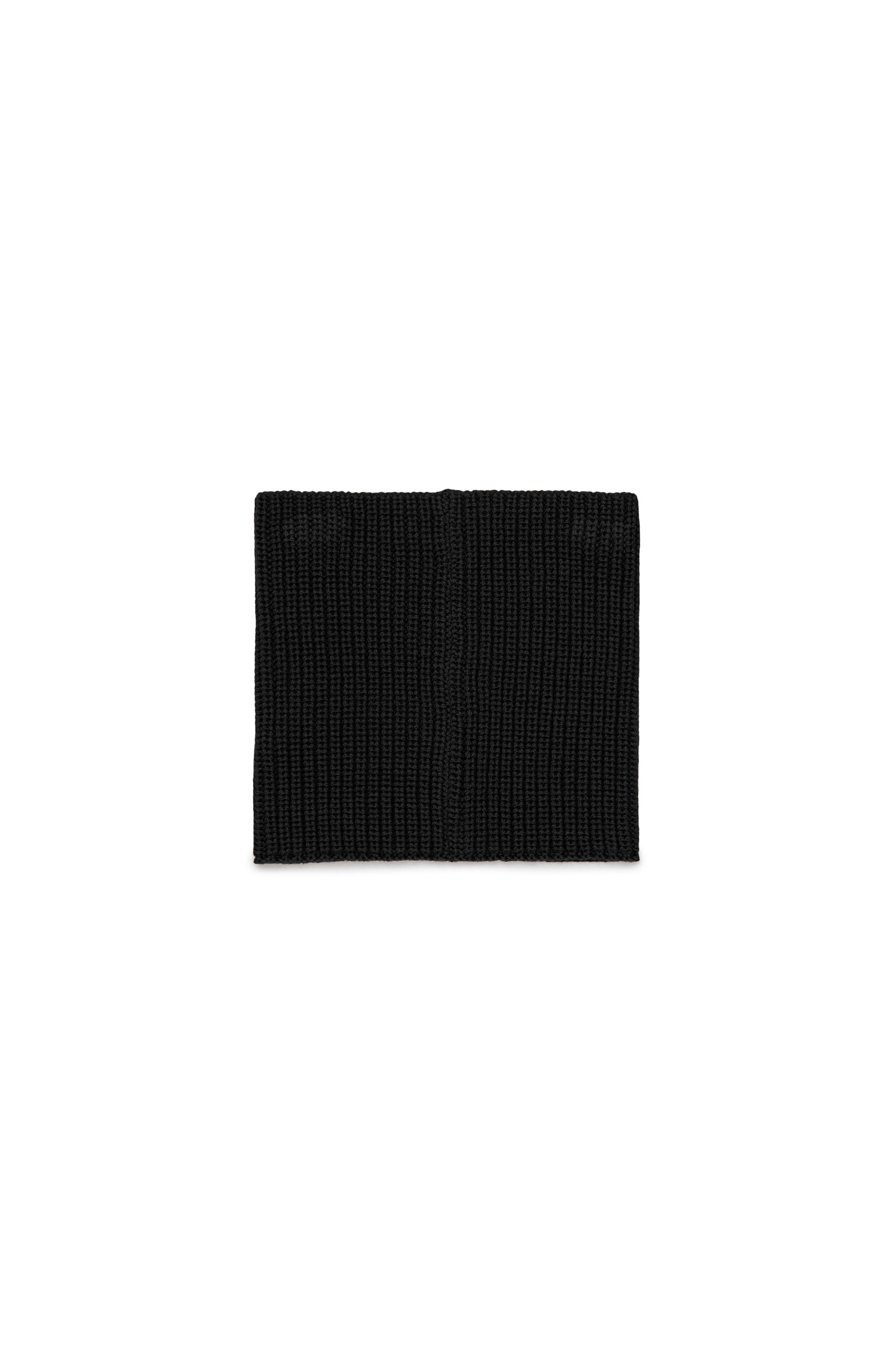 Wool-blend knit collar with patch