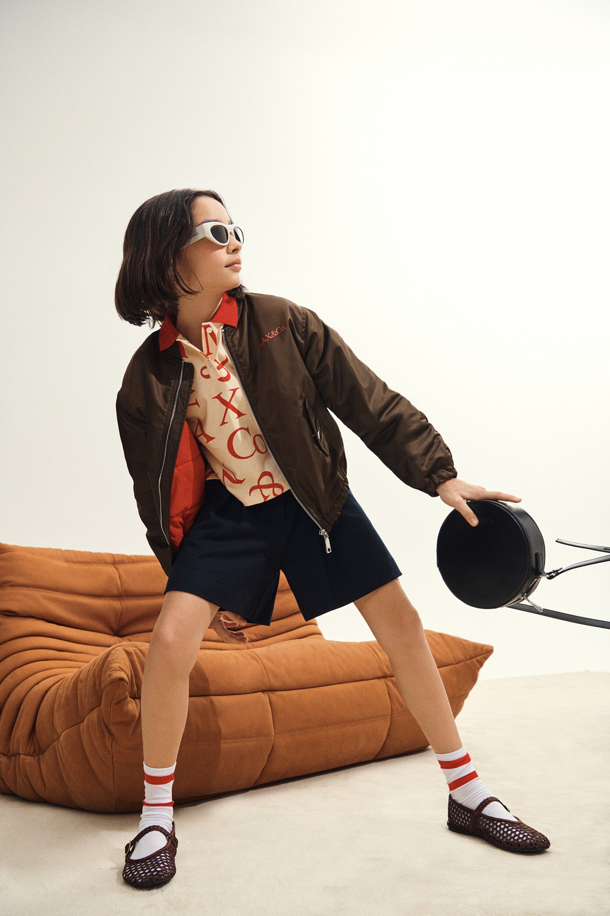 ロゴプリント入りボンバージャケット