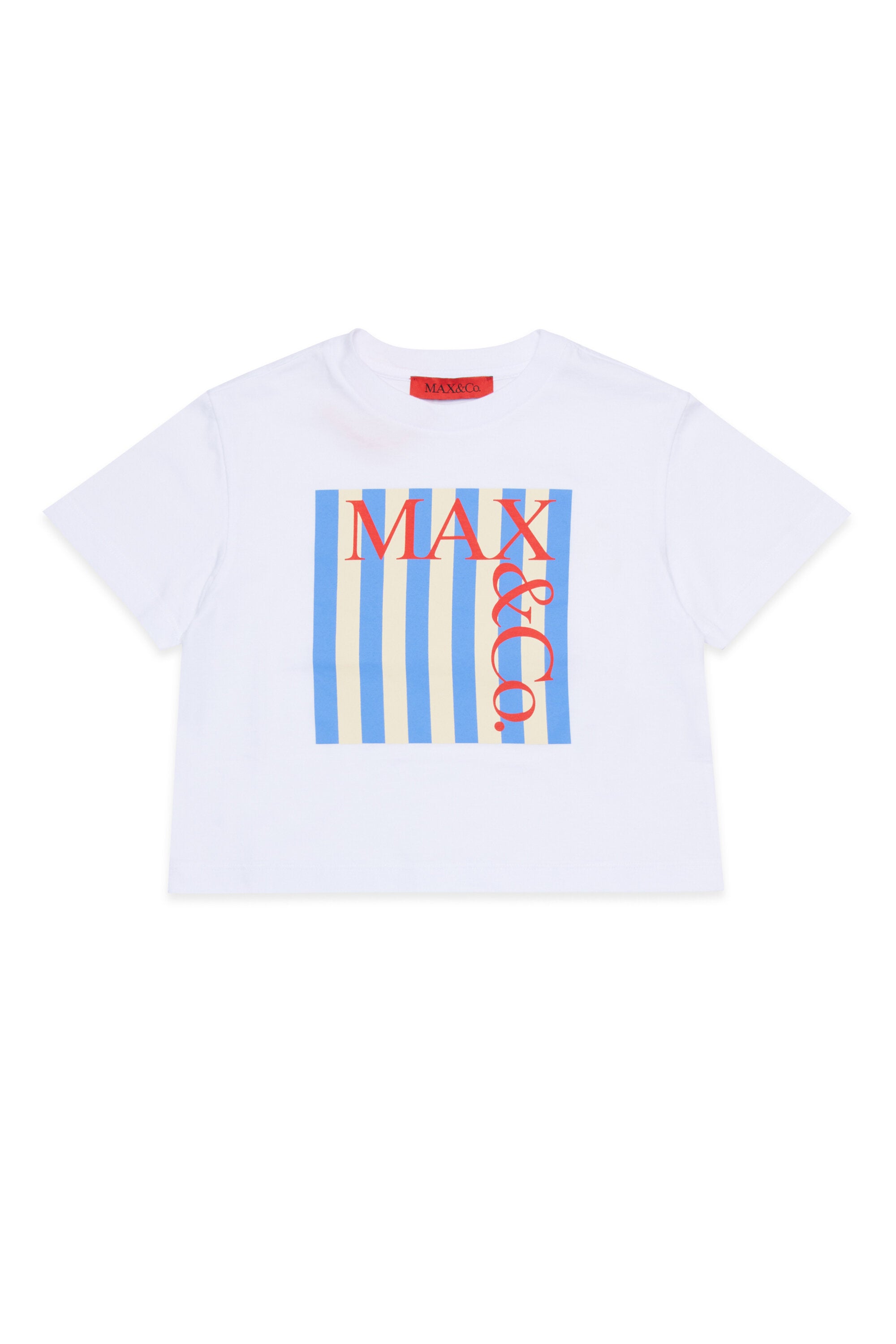 フロントにマキシロゴ入りTシャツ