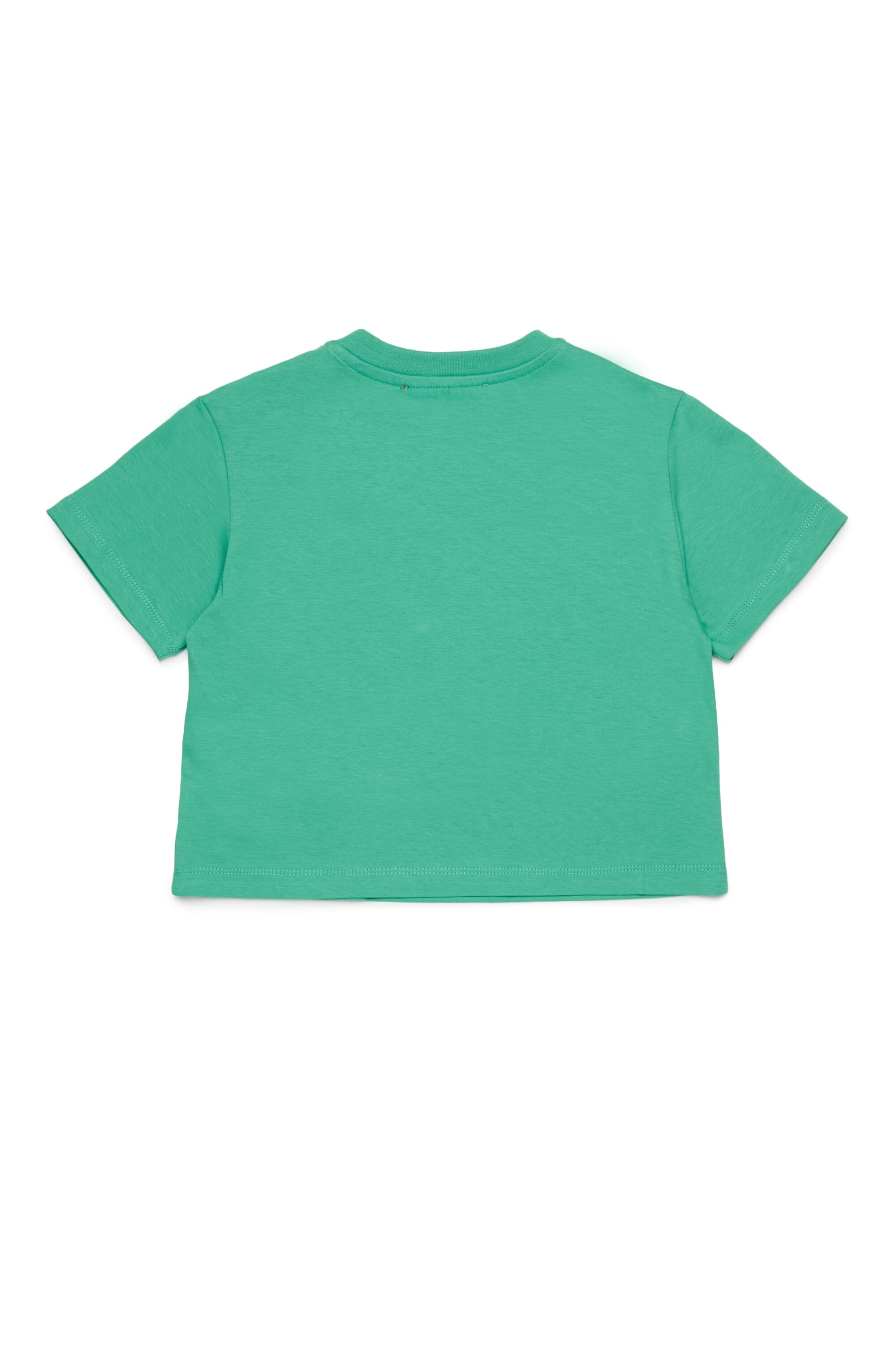 フロントにマキシロゴ入りTシャツ
