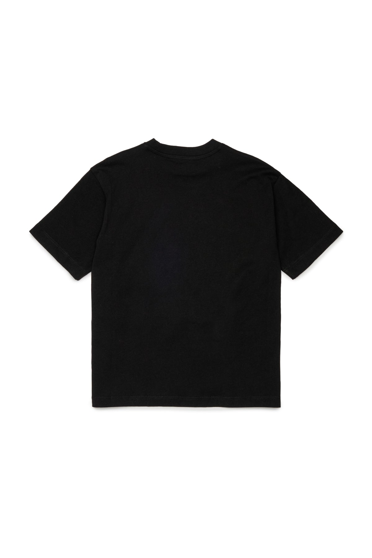 フロントプリントとロゴ入りTシャツ