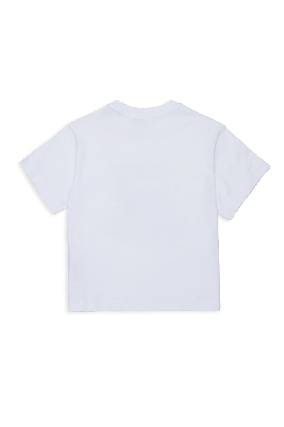 フロントにマルチカラーのロゴをあしらったTシャツ