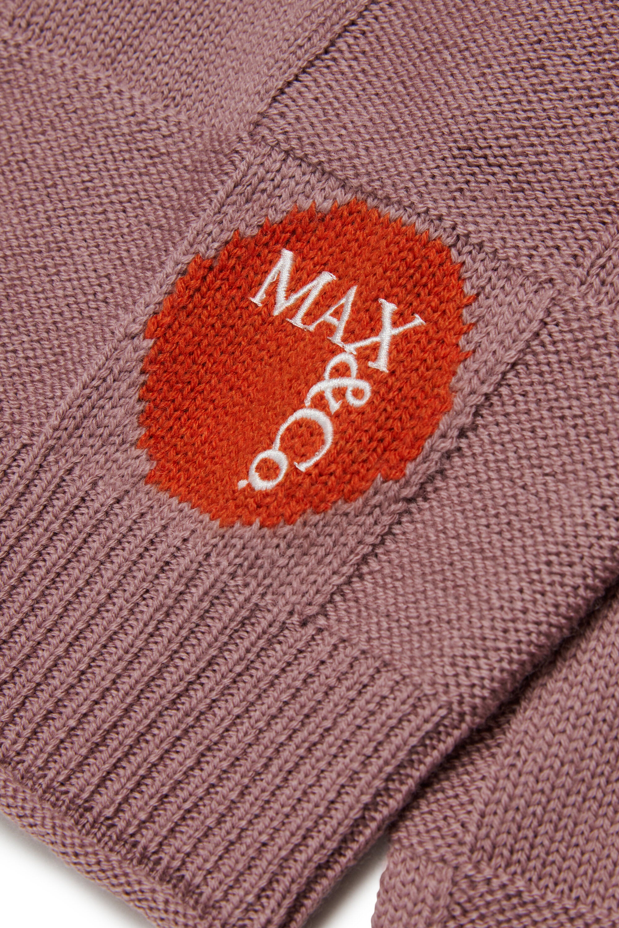 V-neck pullover with logo