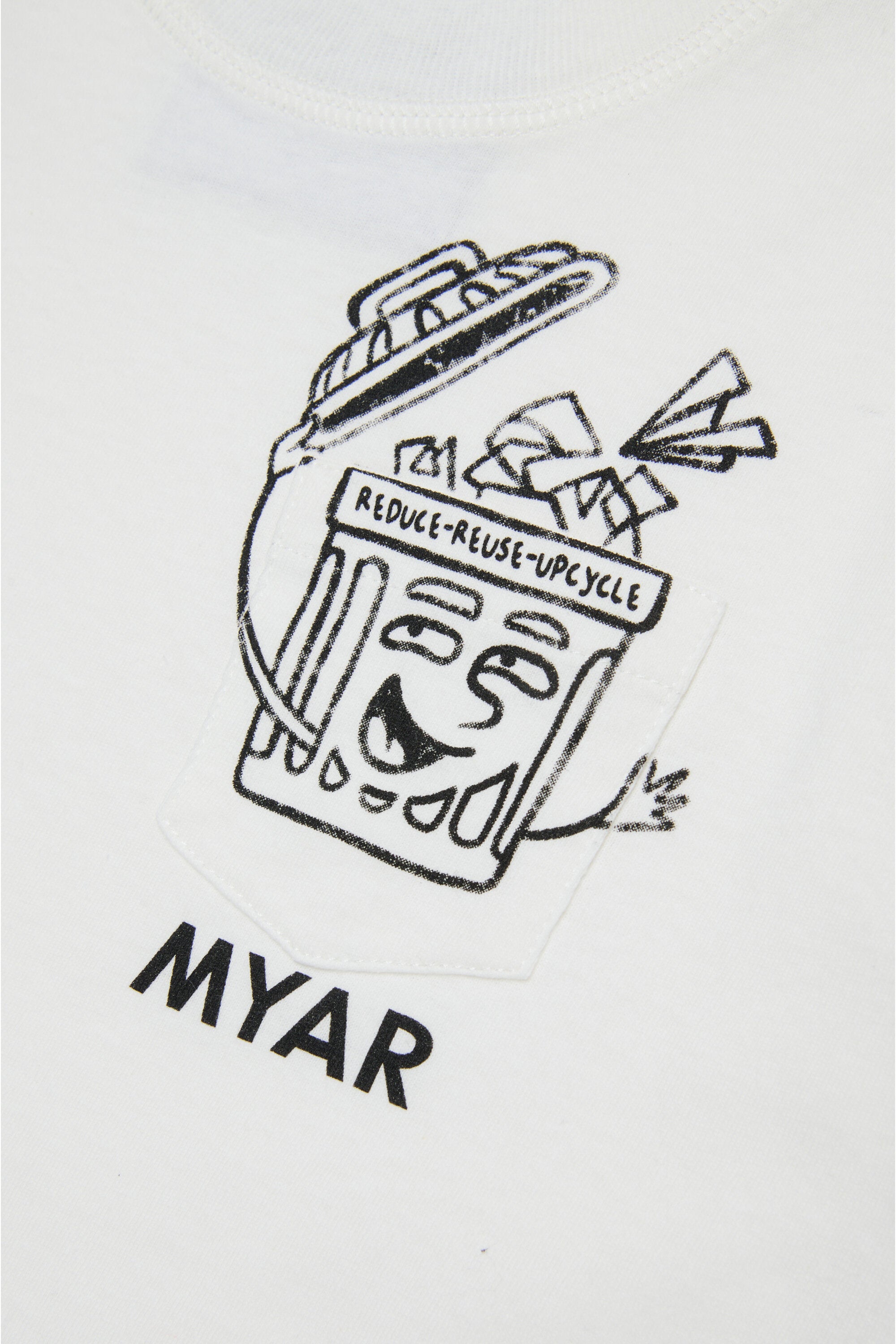 ポケットと再利用グラフィックが付いたデッドストック コットン T シャツ