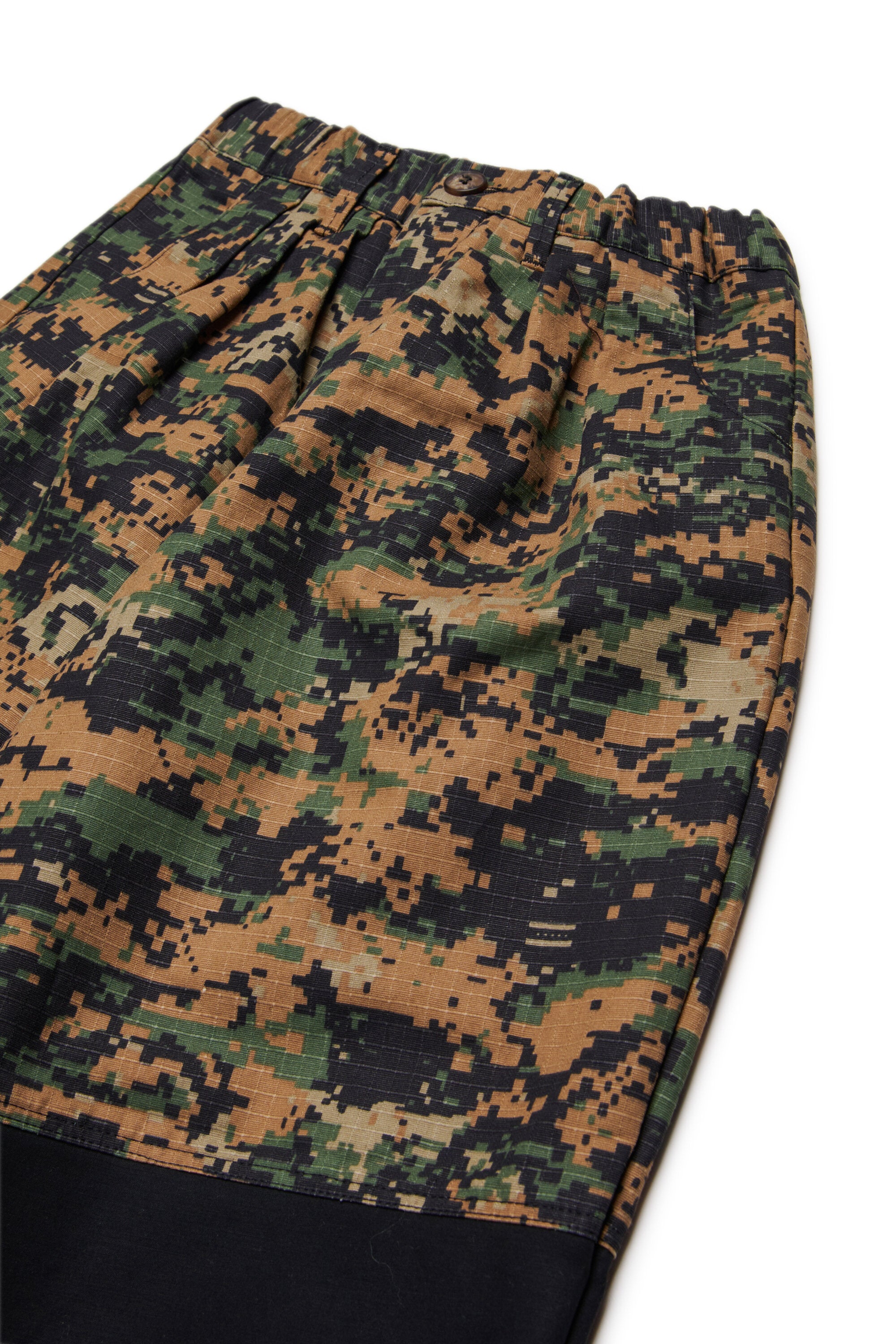 Oversized chino pants with camouflage pattern