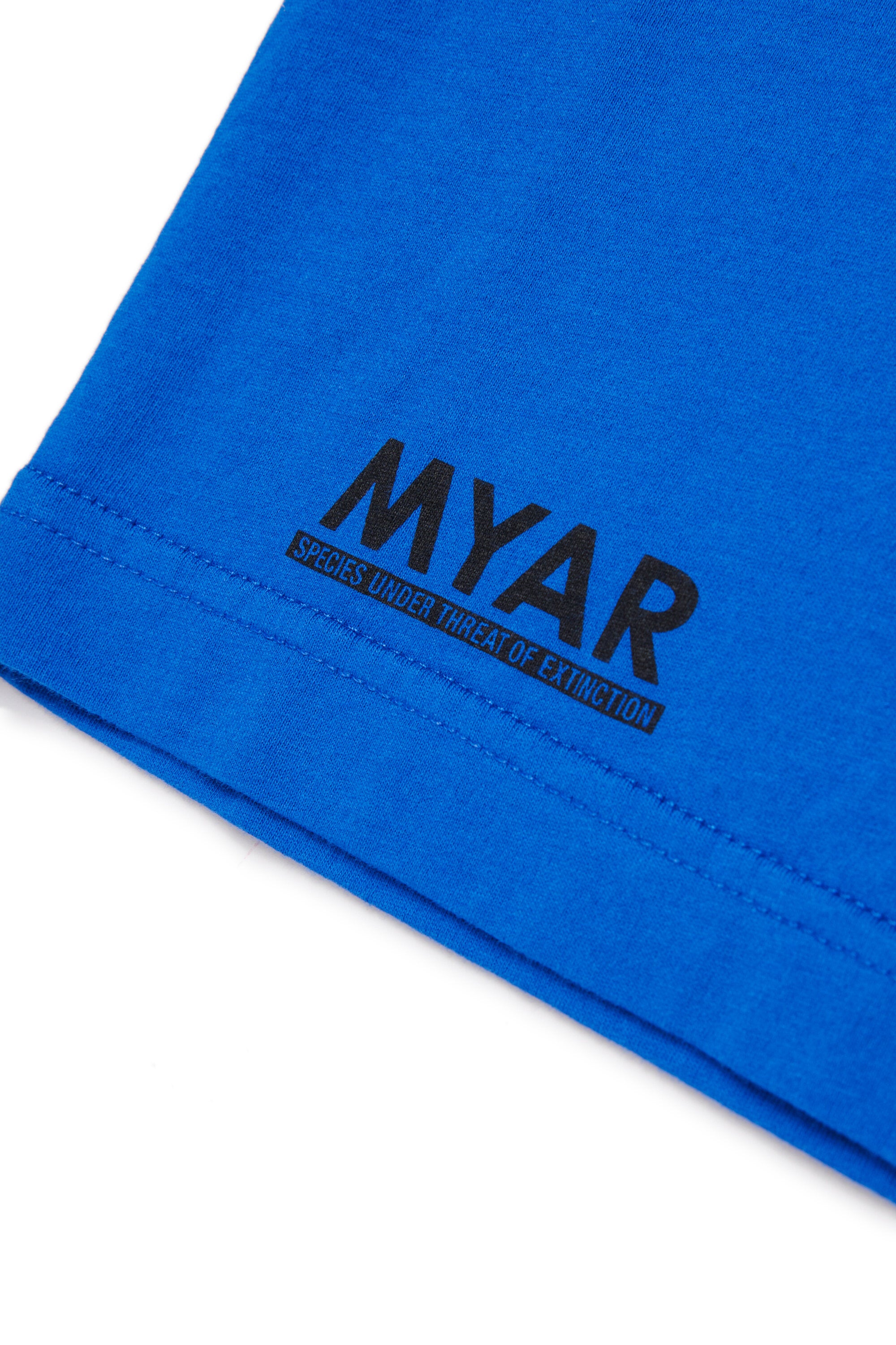 Short sleeve T-shirt with Endangered Animal Graphic sticker